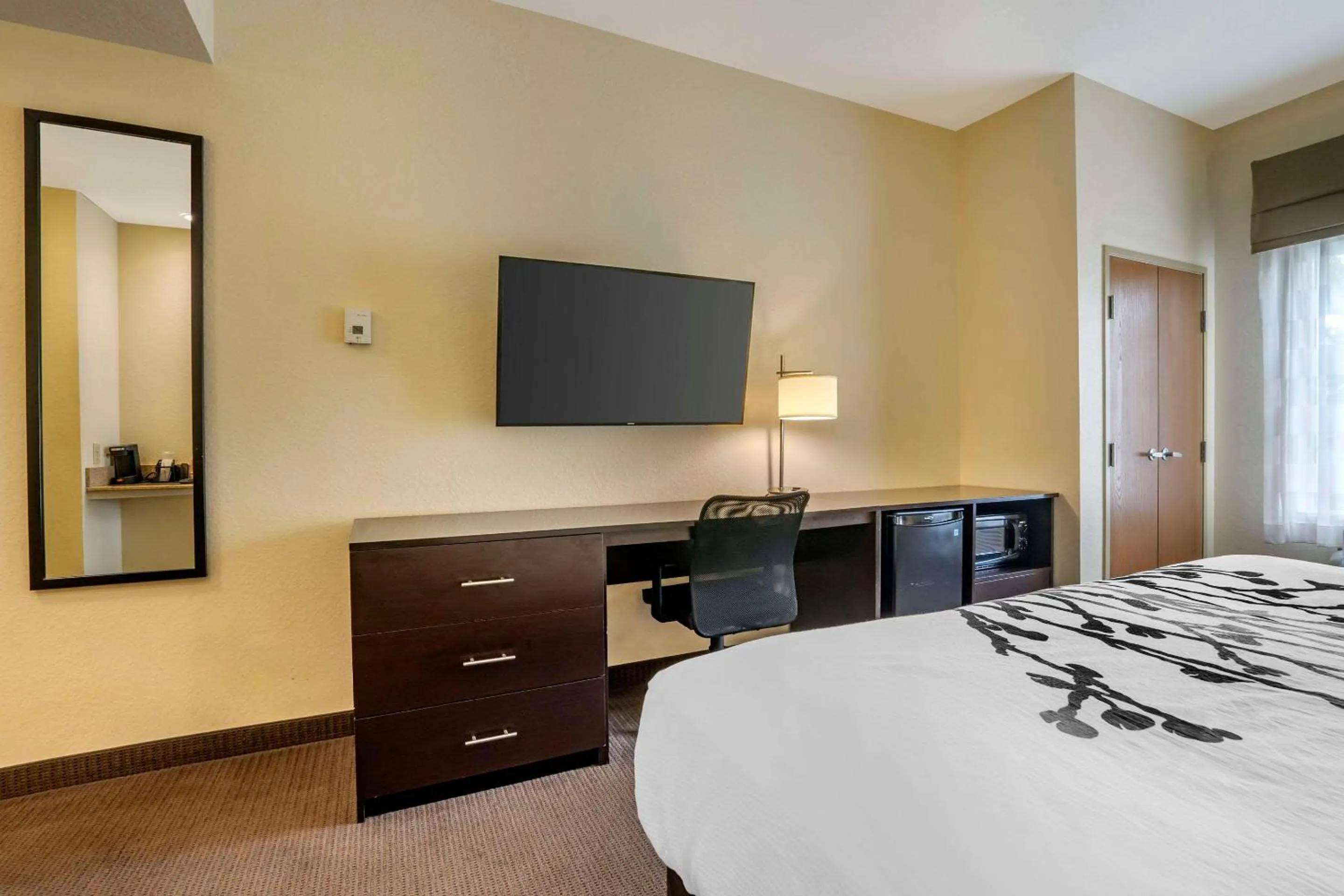 Bedroom, Bed in Sleep Inn & Suites Port Charlotte-Punta Gorda