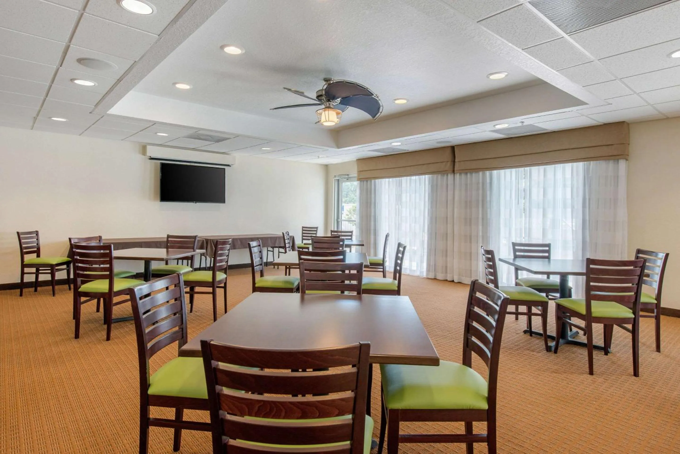 Breakfast in Sleep Inn & Suites Port Charlotte-Punta Gorda