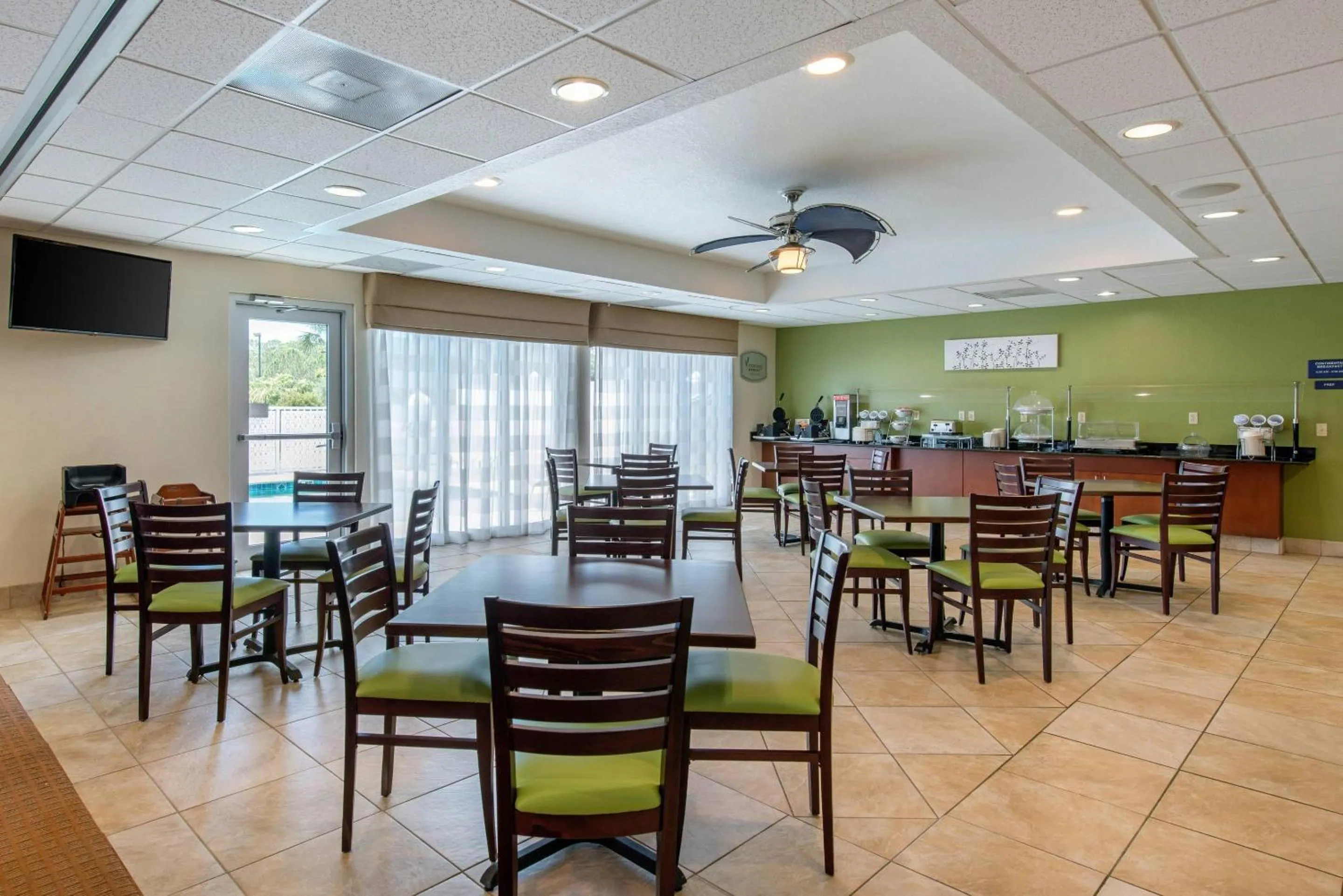 Breakfast in Sleep Inn & Suites Port Charlotte-Punta Gorda