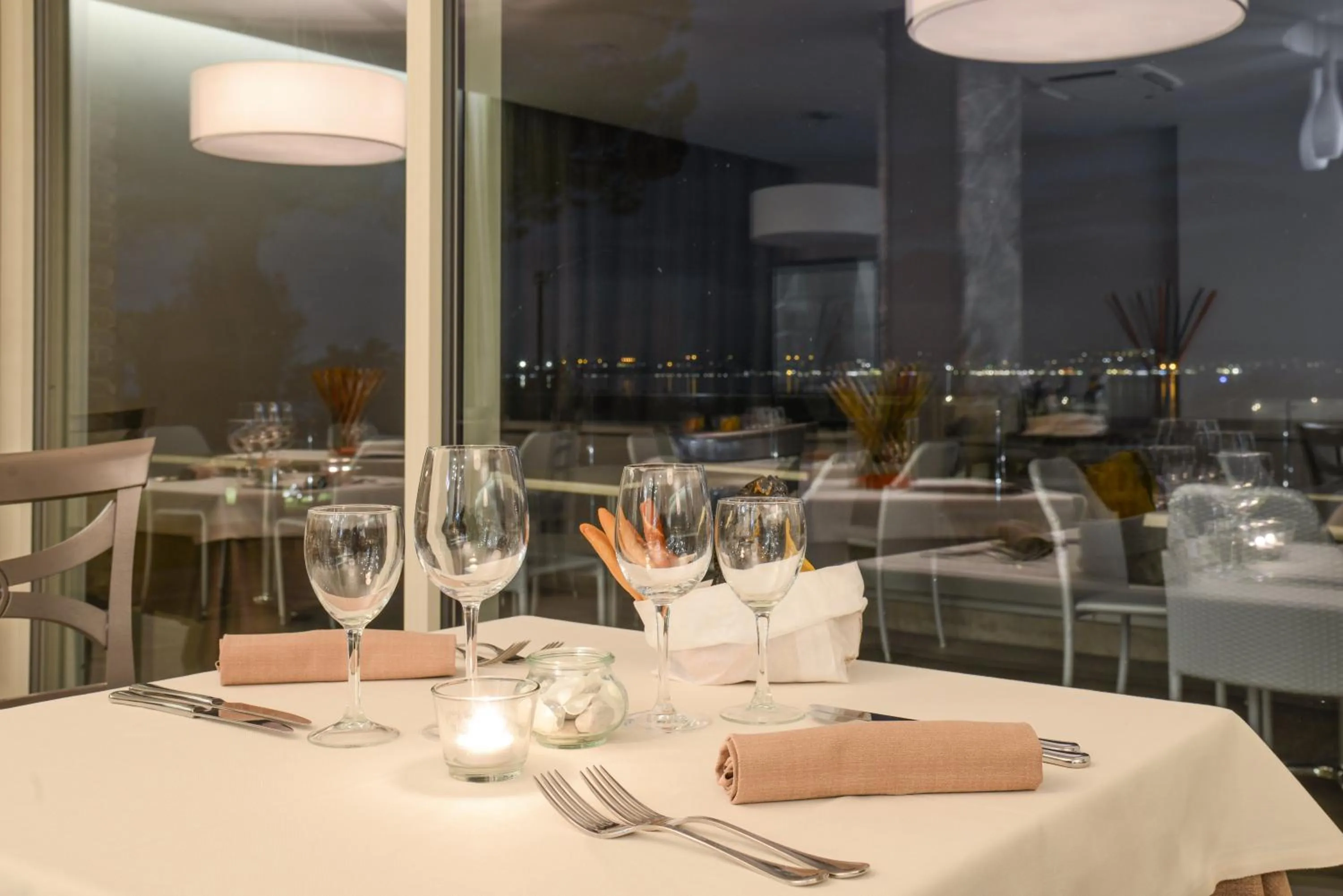 Restaurant/places to eat in Hotel Miramar