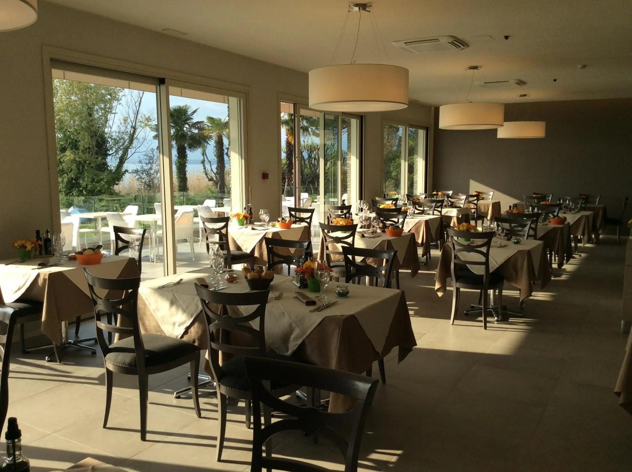 Restaurant/places to eat in Hotel Miramar