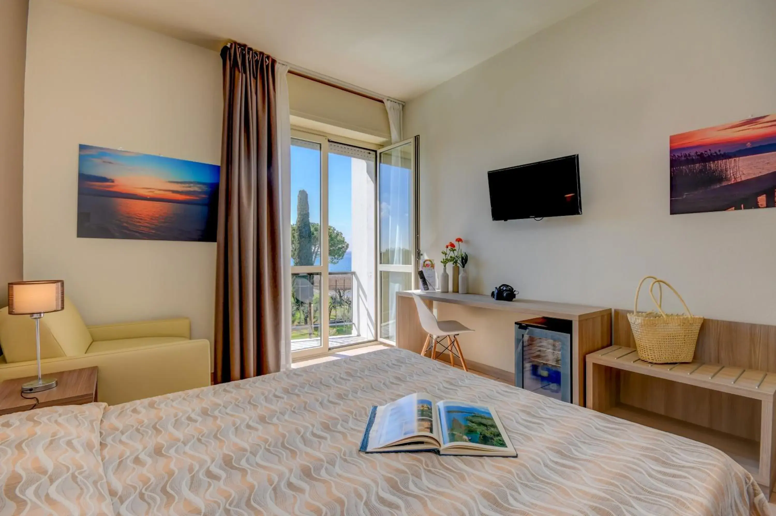 Triple Room with Balcony in Hotel Miramar Triple Room with Balcony in Hotel Miramar