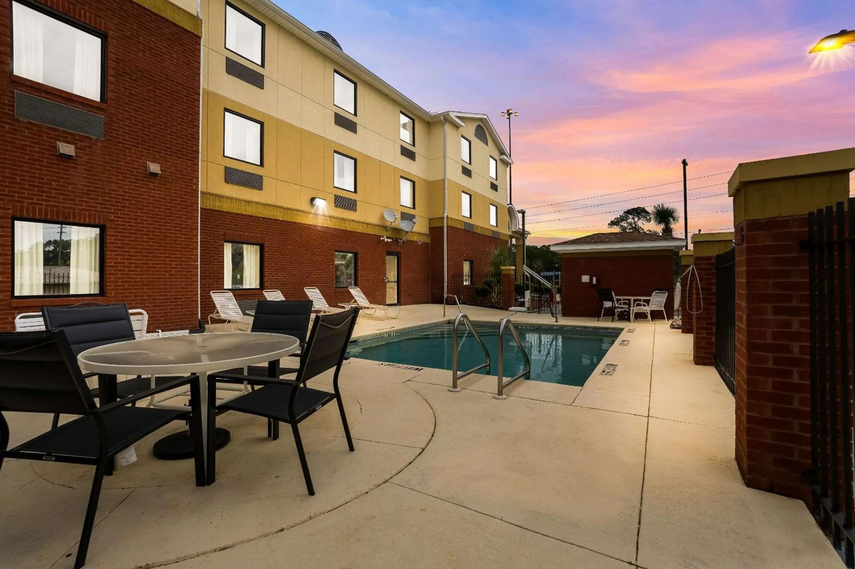 Property building in Comfort Inn & Suites Chipley I-10