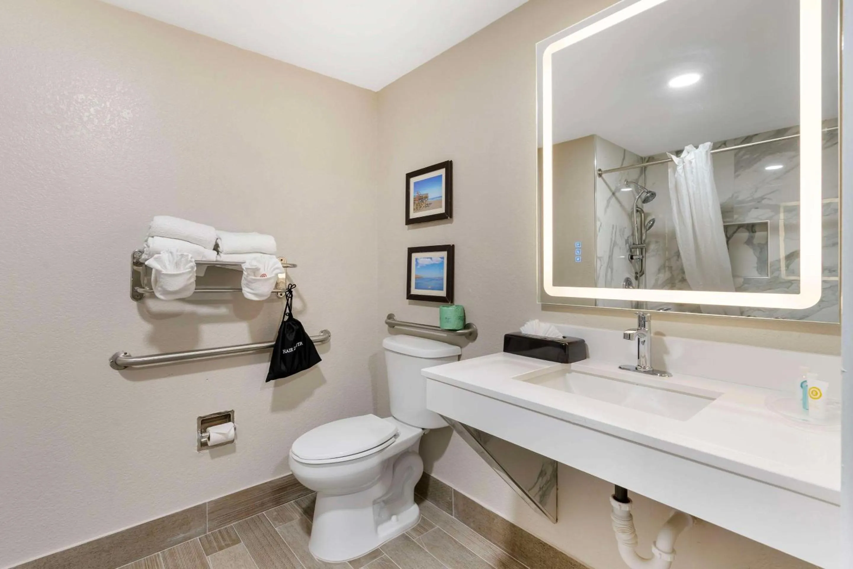 Bedroom in Comfort Suites West Jacksonville