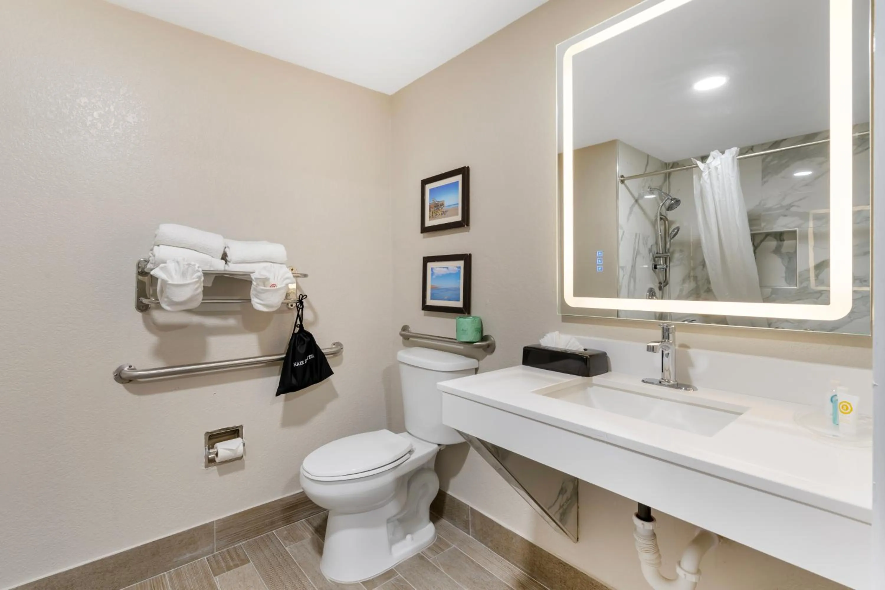 Bathroom in Comfort Suites West Jacksonville