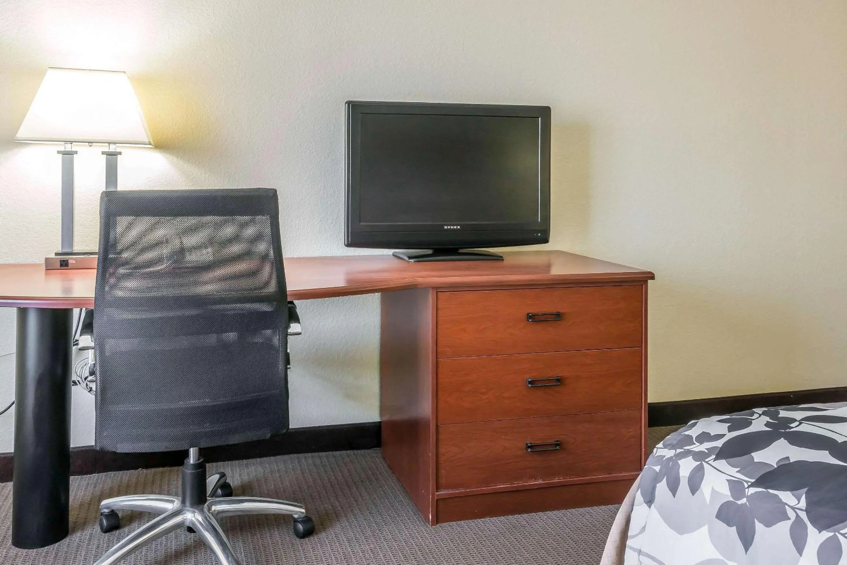 Bedroom, Bed in Sleep Inn & Suites University-Shands