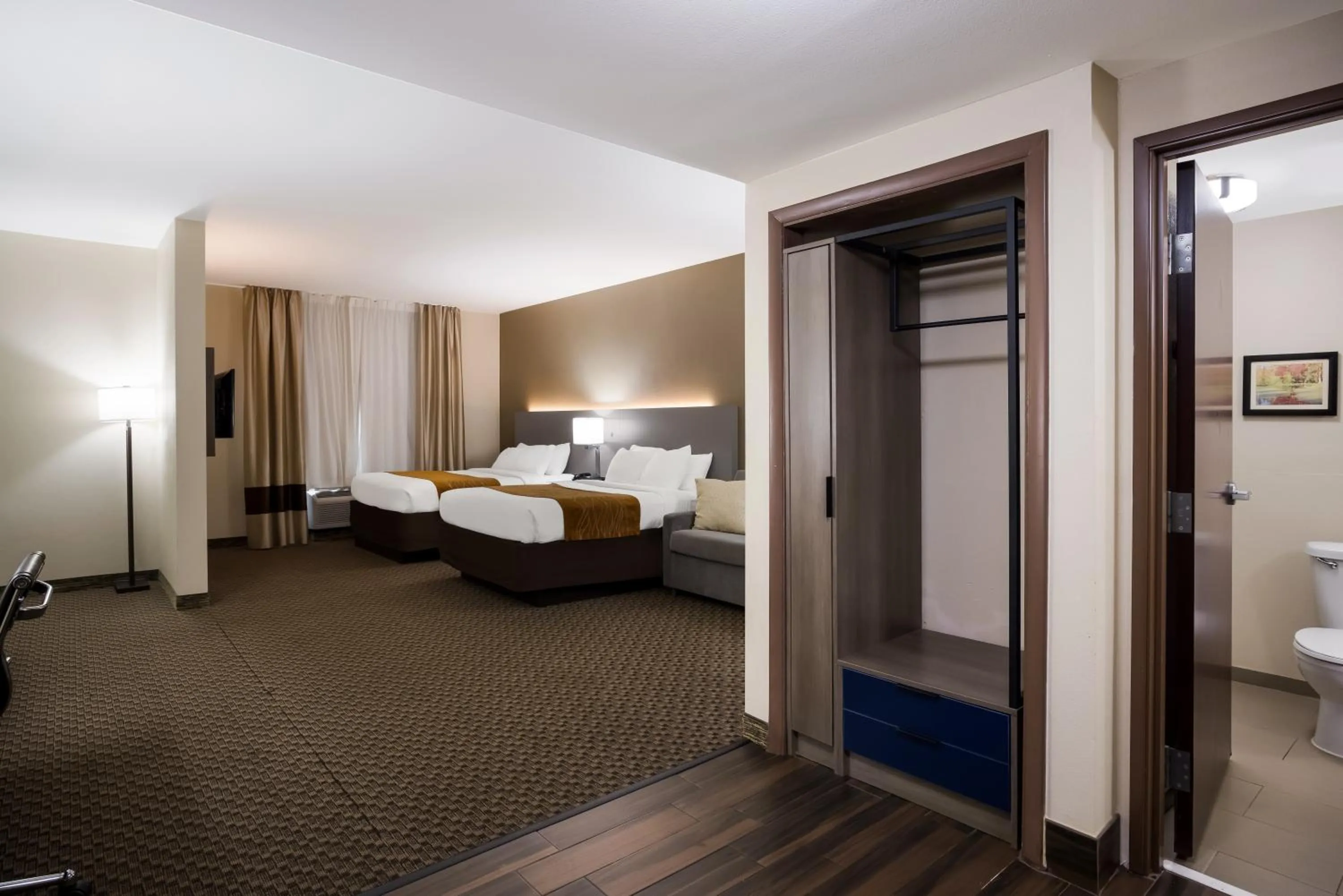 Photo of the whole room, Bed in Comfort Inn & Suites Midway - Tallahassee West