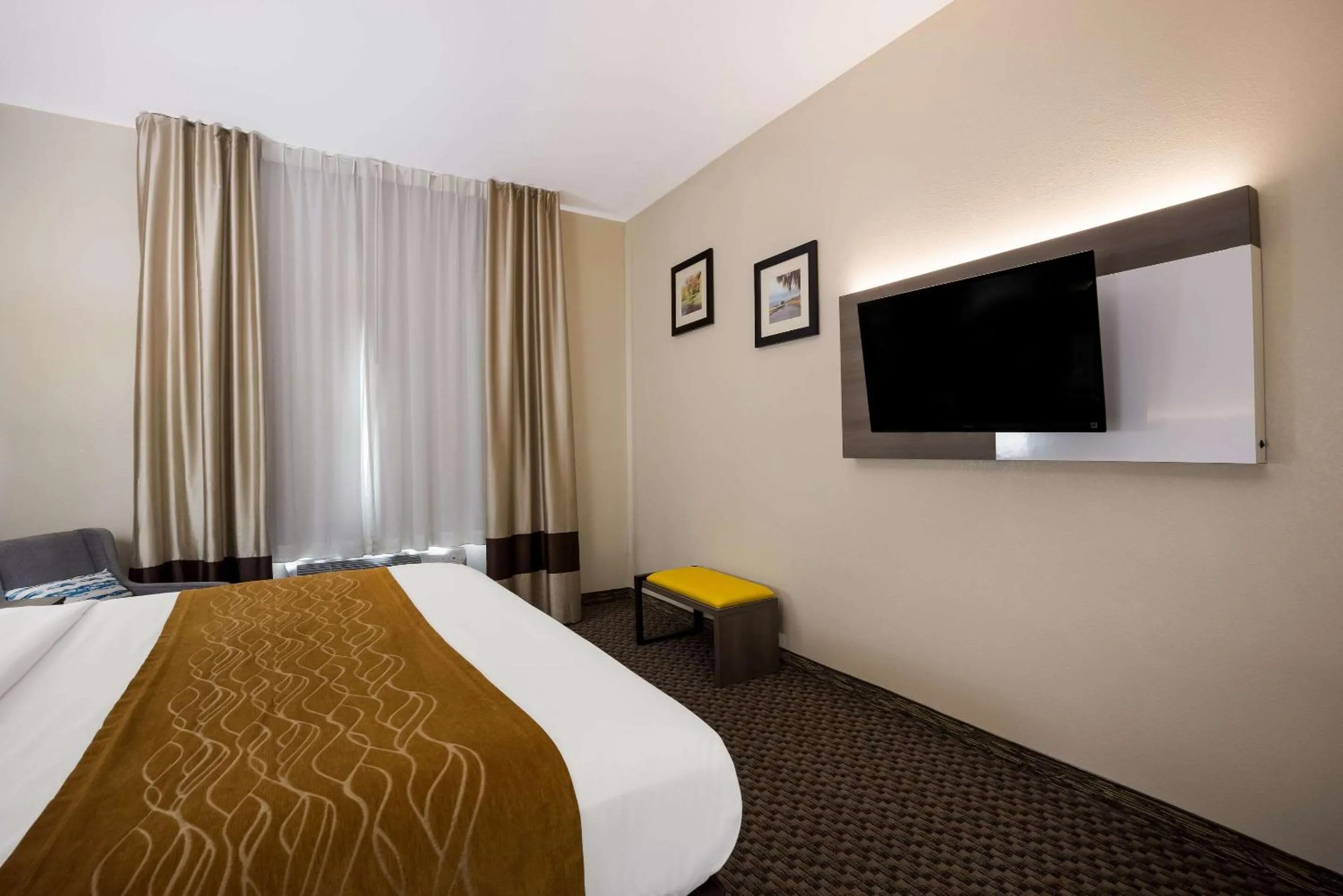 Bedroom, Bed in Comfort Inn & Suites Midway - Tallahassee West