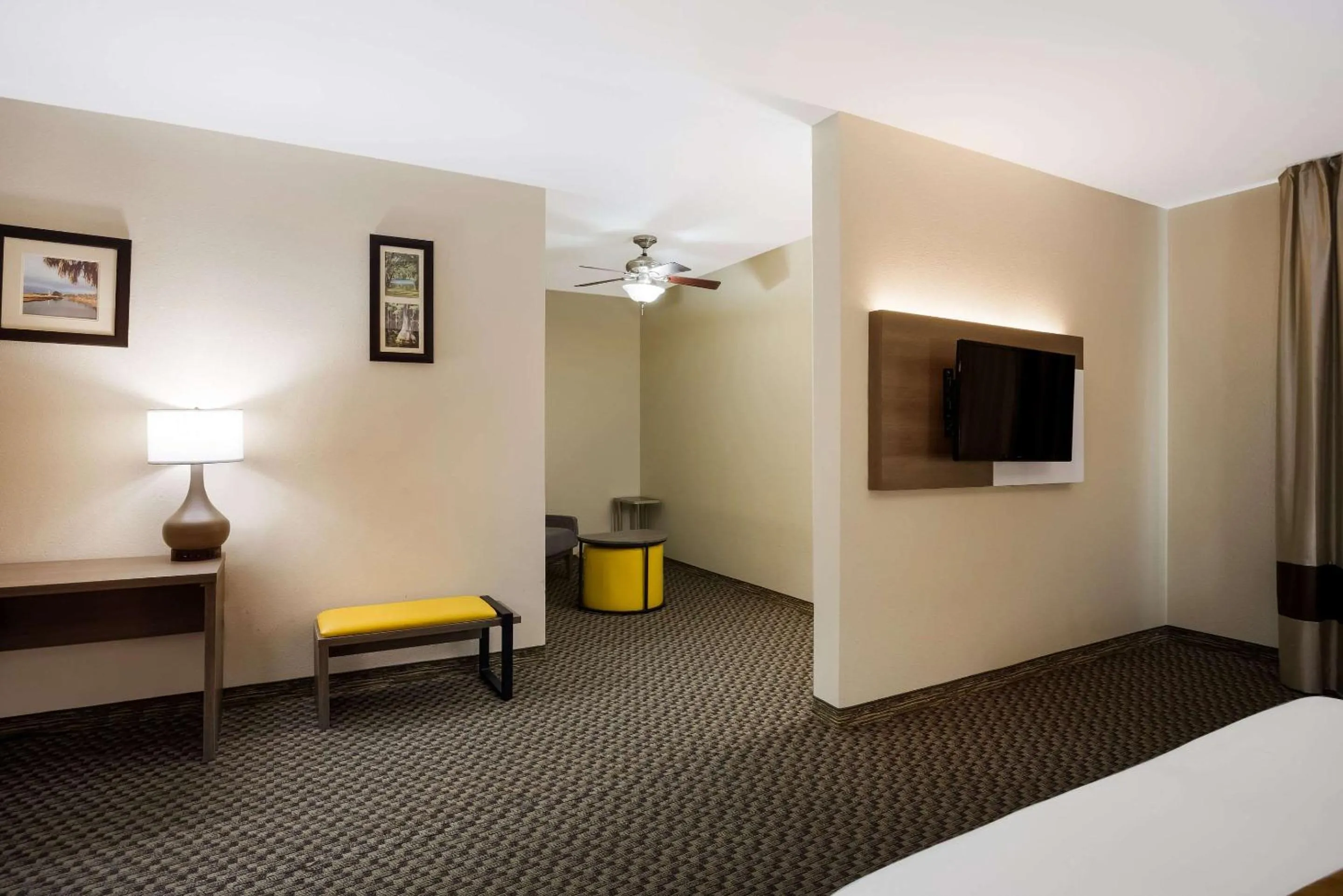 Bedroom, Bed in Comfort Inn & Suites Midway - Tallahassee West