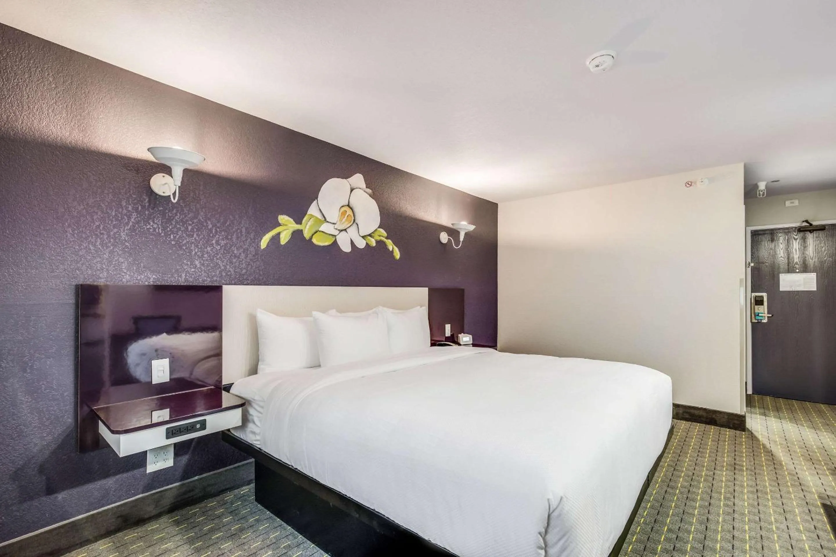 Bedroom, Bed in Clarion Pointe Tallahassee-State Capitol