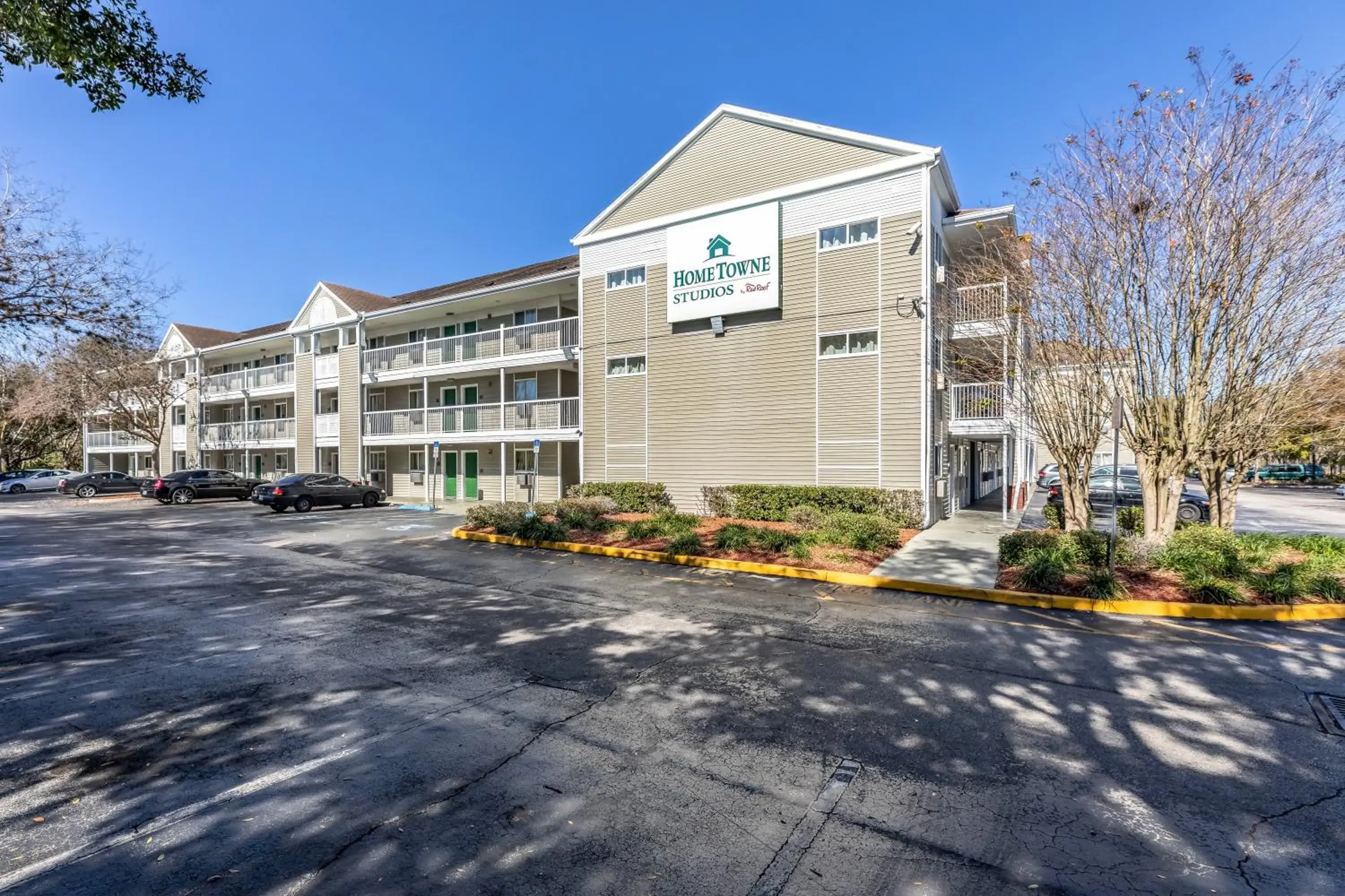 HomeTowne Studios by Red Roof Orlando - Casselberry HomeTowne Studios by Red Roof Orlando - Casselberry