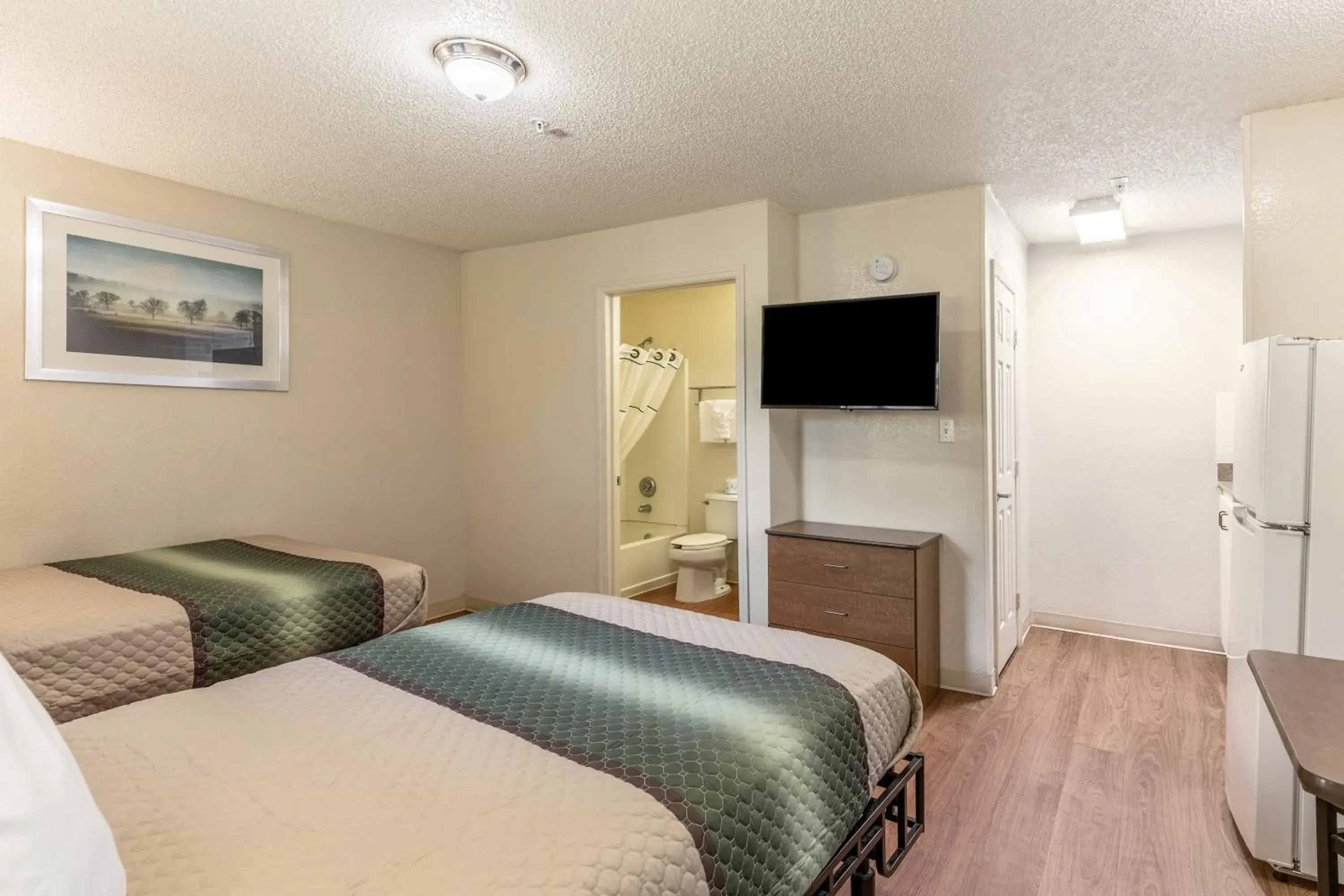 Studio Room with Two Double Beds Smoking in HomeTowne Studios by Red Roof Orlando - Casselberry Studio Room with Two Double Beds Smoking in HomeTowne Studios by Red Roof Orlando - Casselberry