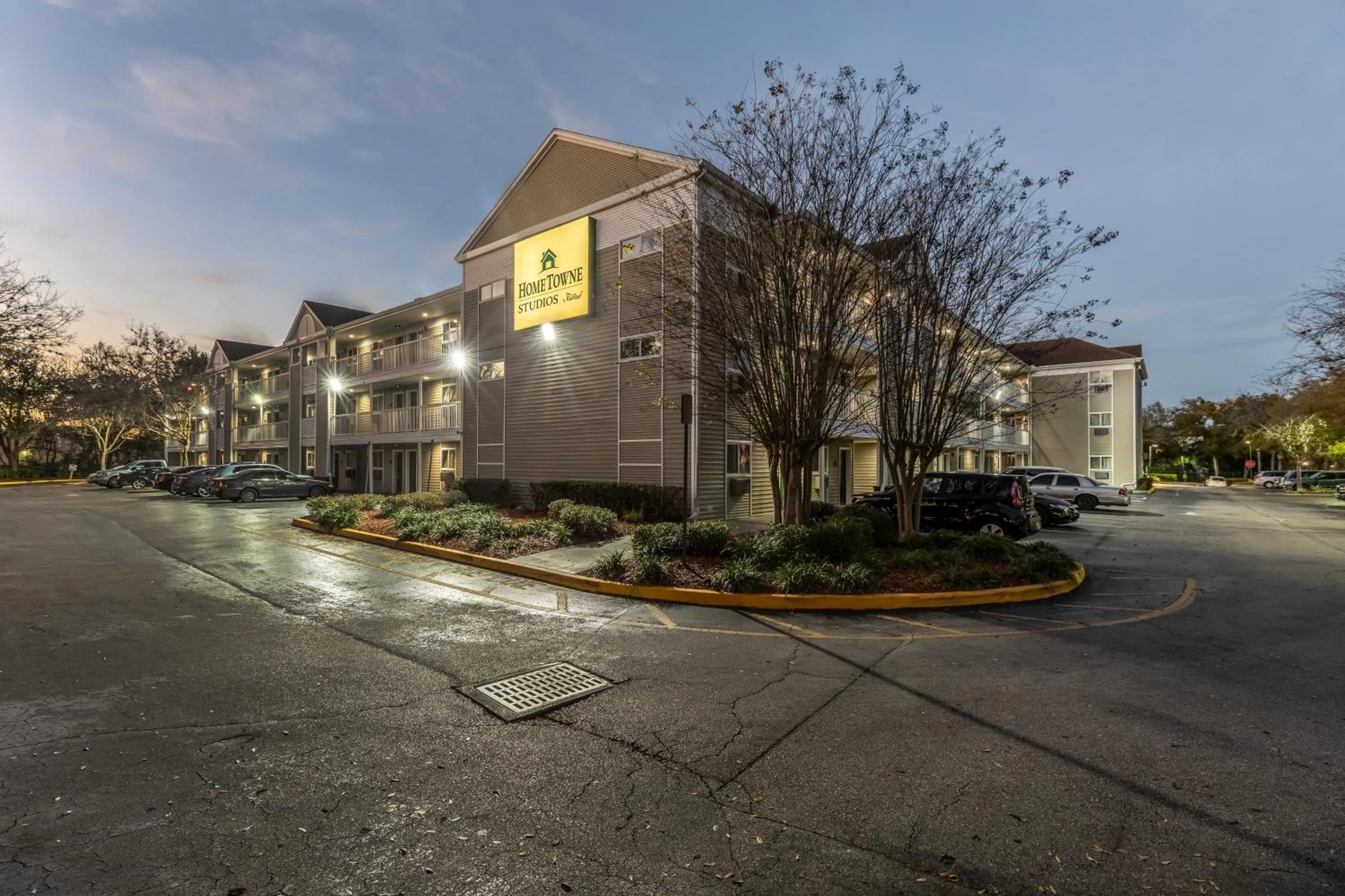 Property building in HomeTowne Studios by Red Roof Orlando - Casselberry