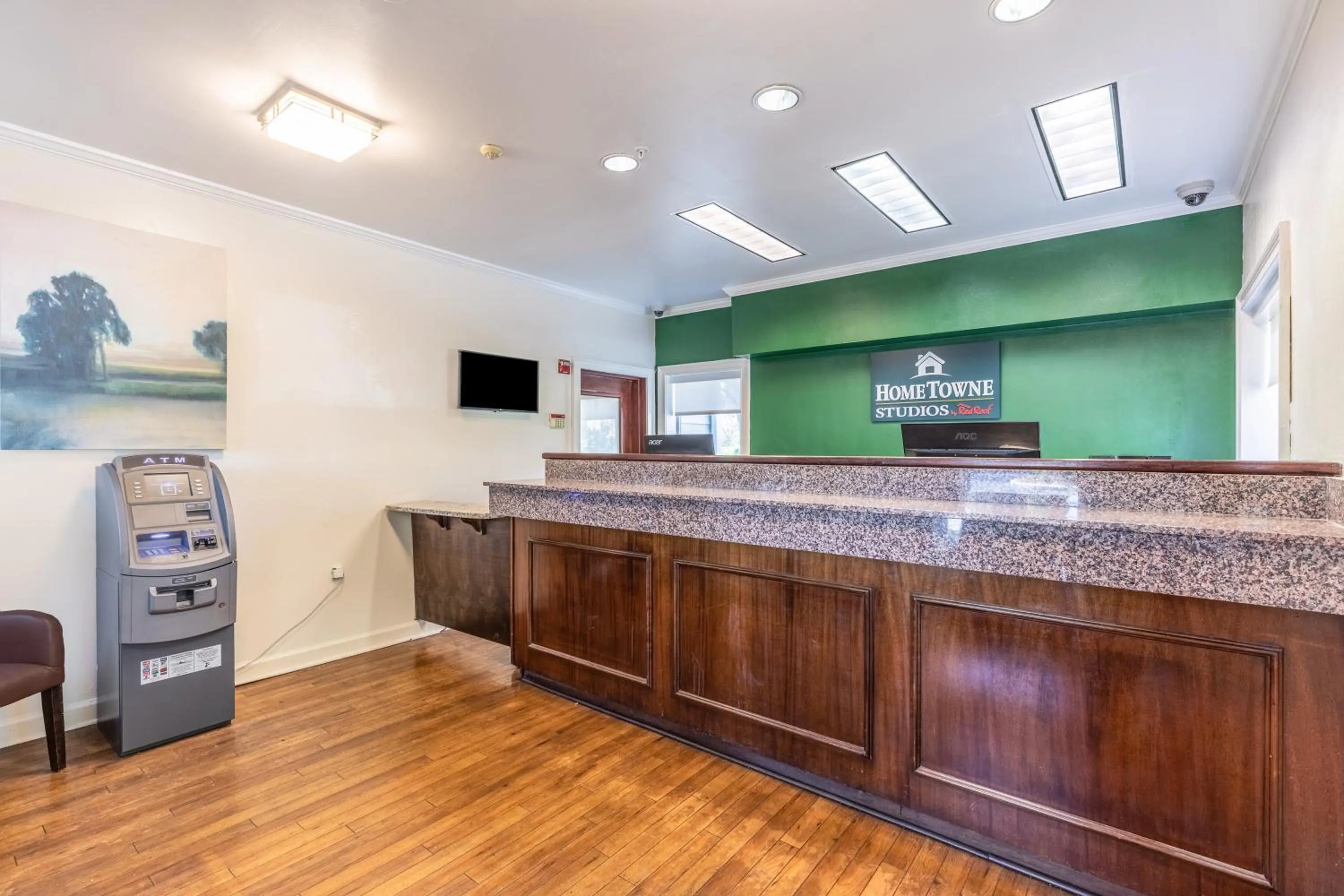 Lobby or reception in HomeTowne Studios by Red Roof Orlando - Casselberry