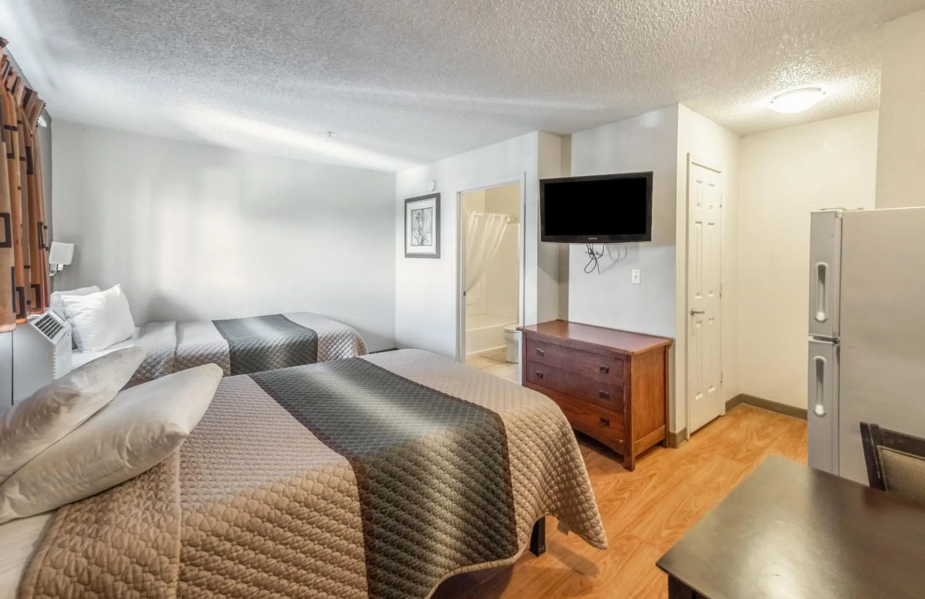 Studio Room with Two Twin Beds Smoking in HomeTowne Studios by Red Roof Orlando South Studio Room with Two Twin Beds Smoking in HomeTowne Studios by Red Roof Orlando South