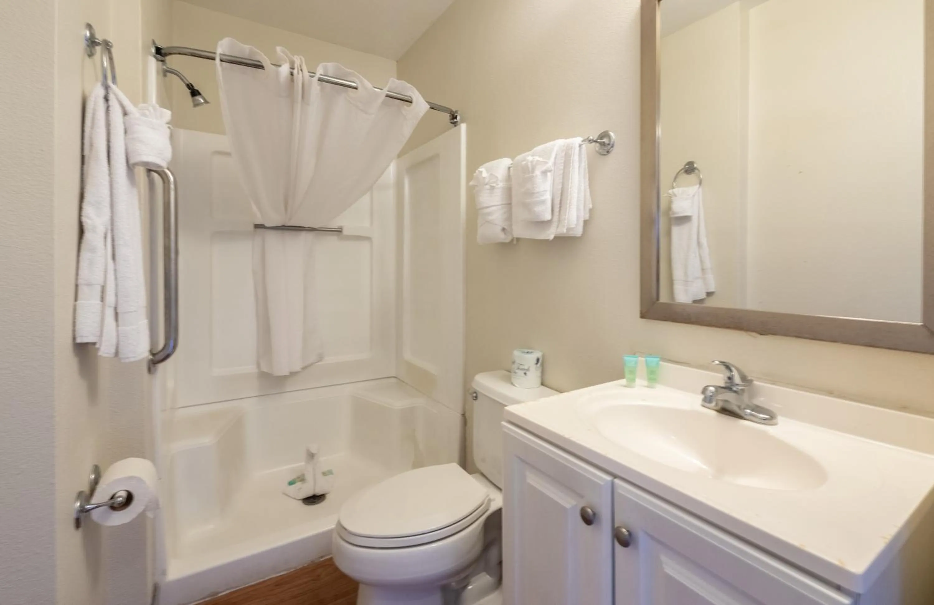 Photo of the whole room in HomeTowne Studios by Red Roof Orlando South