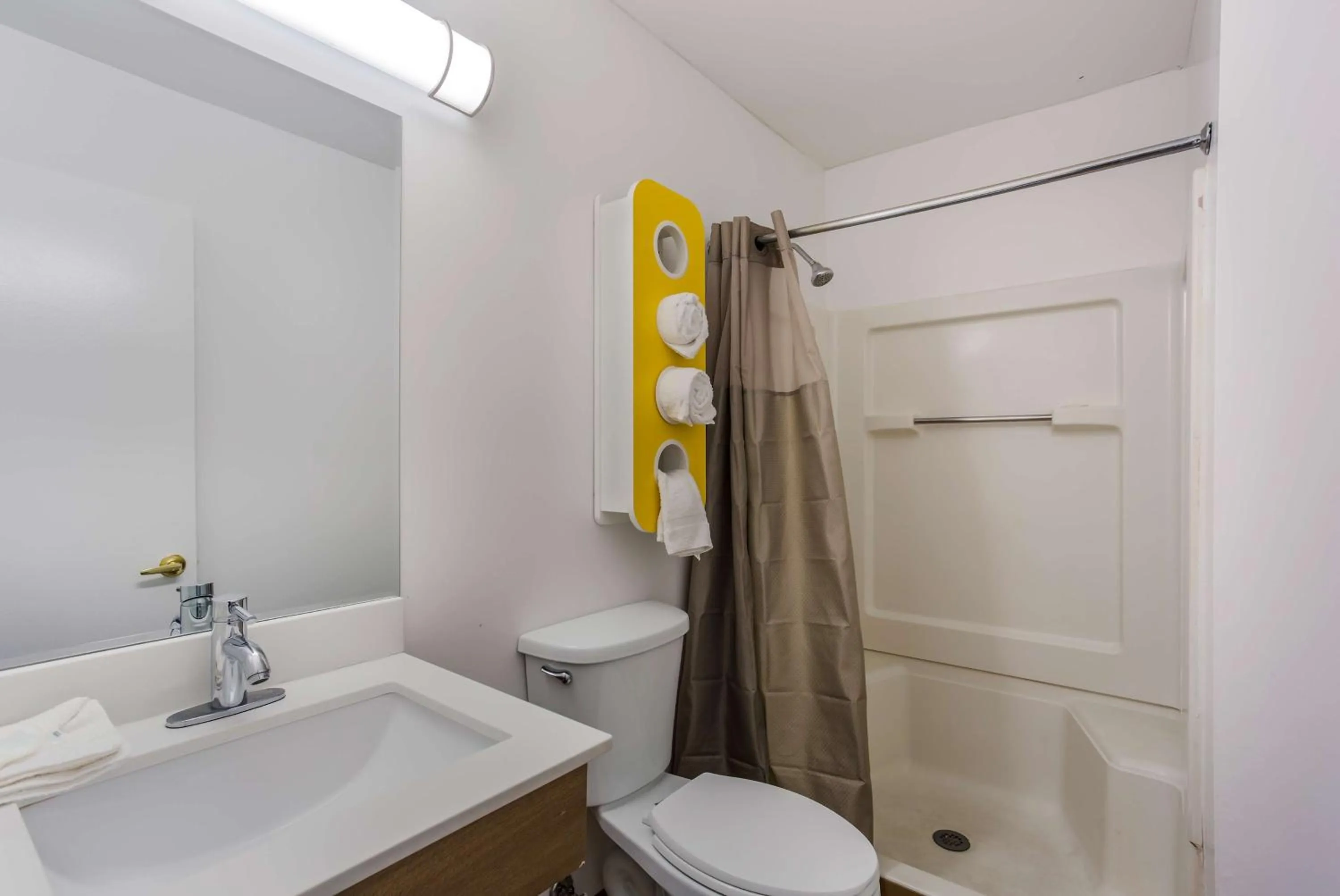 Bathroom in Motel 6-Jacksonville, FL - South