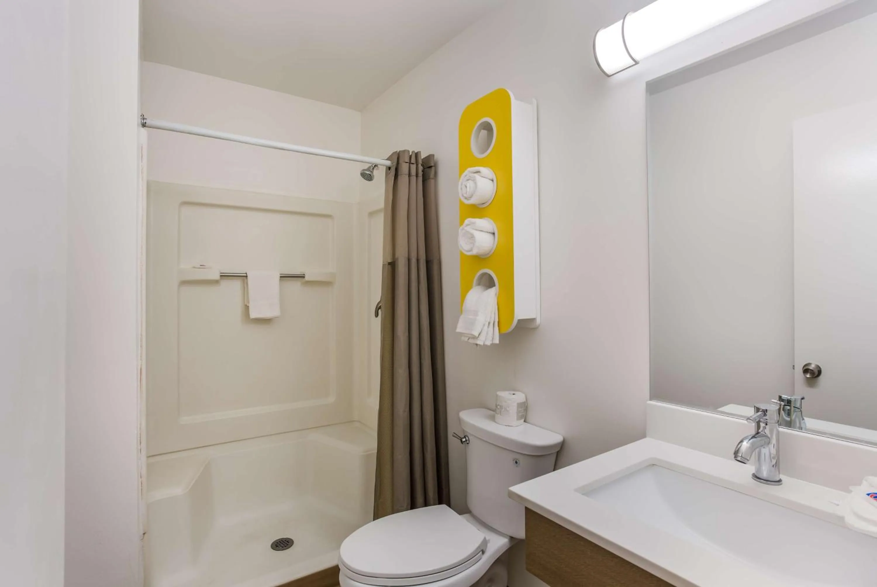 Bathroom in Motel 6-Jacksonville, FL - South