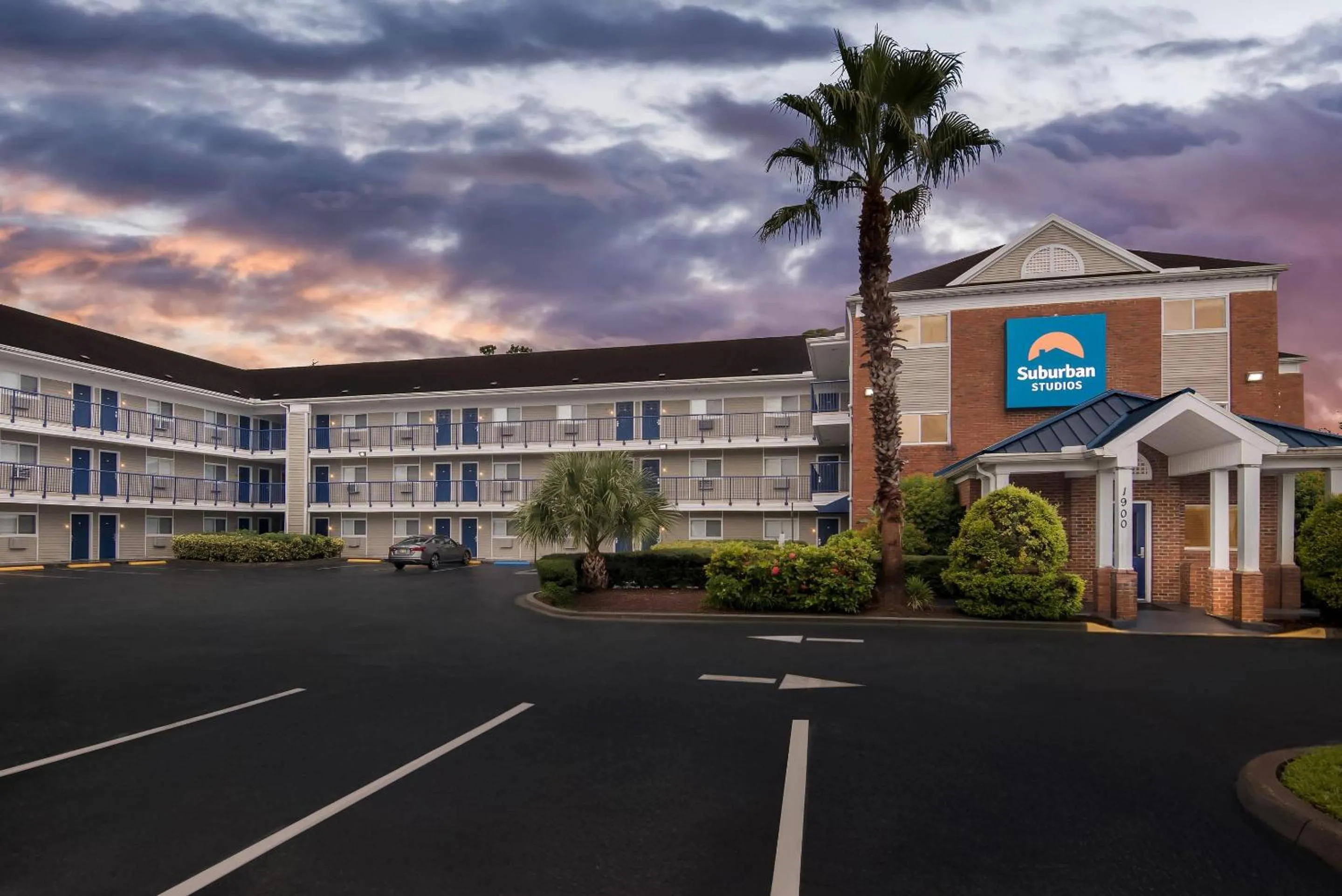 Property building in Suburban Studios Stuart near Federal Hwy 1