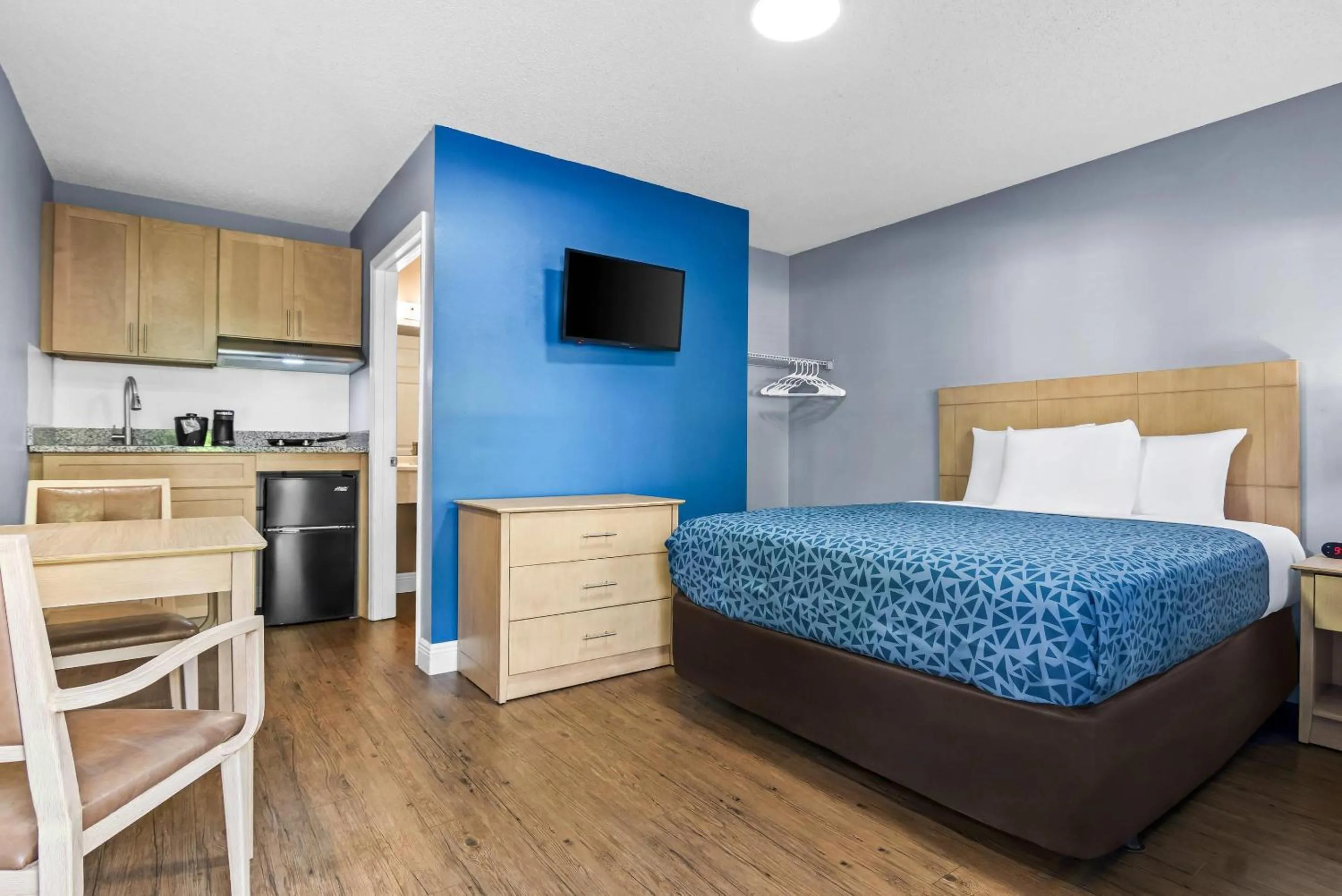 Bedroom, Bed in Suburban Studios Stuart near Federal Hwy 1