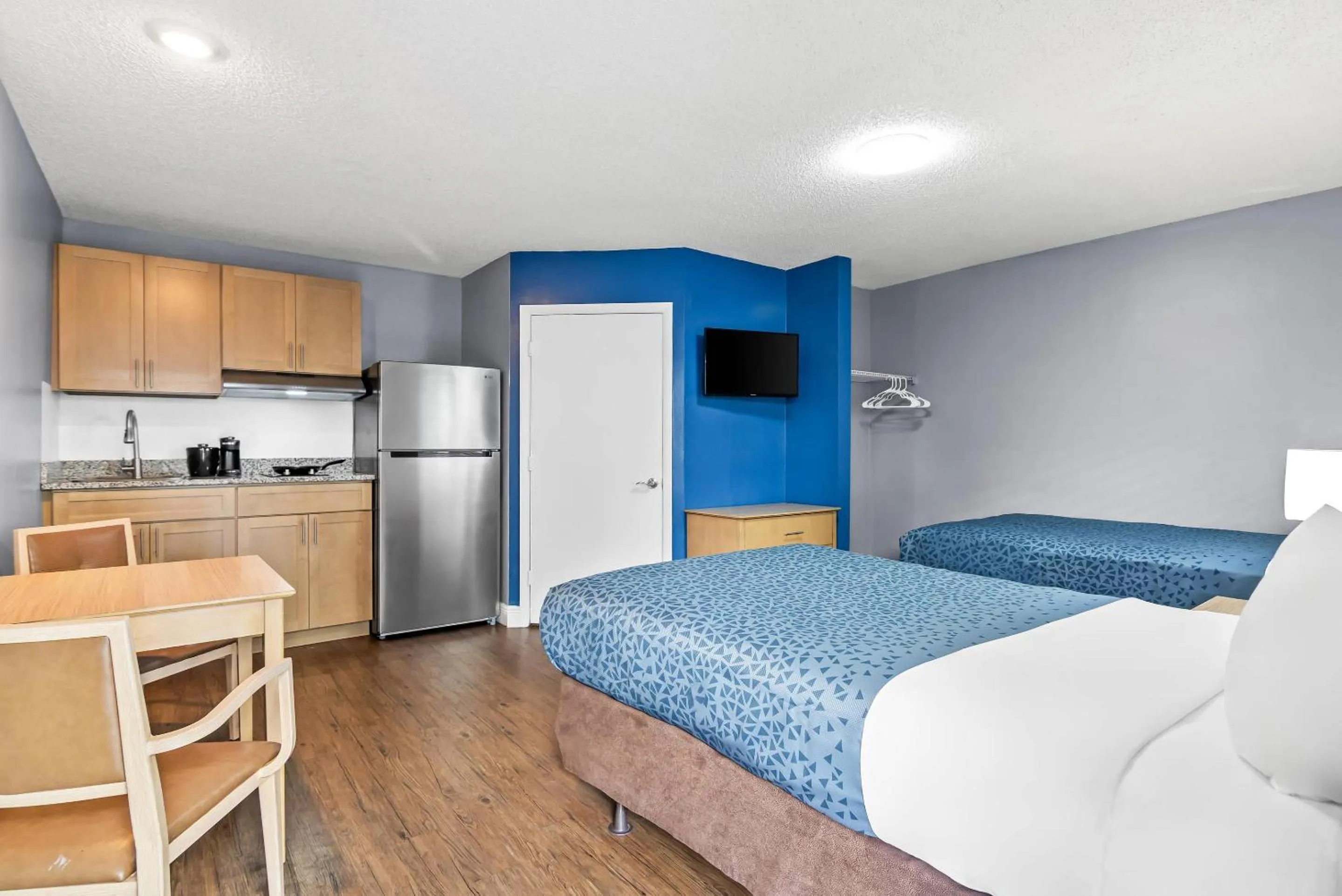 Bedroom, Bed in Suburban Studios Stuart near Federal Hwy 1