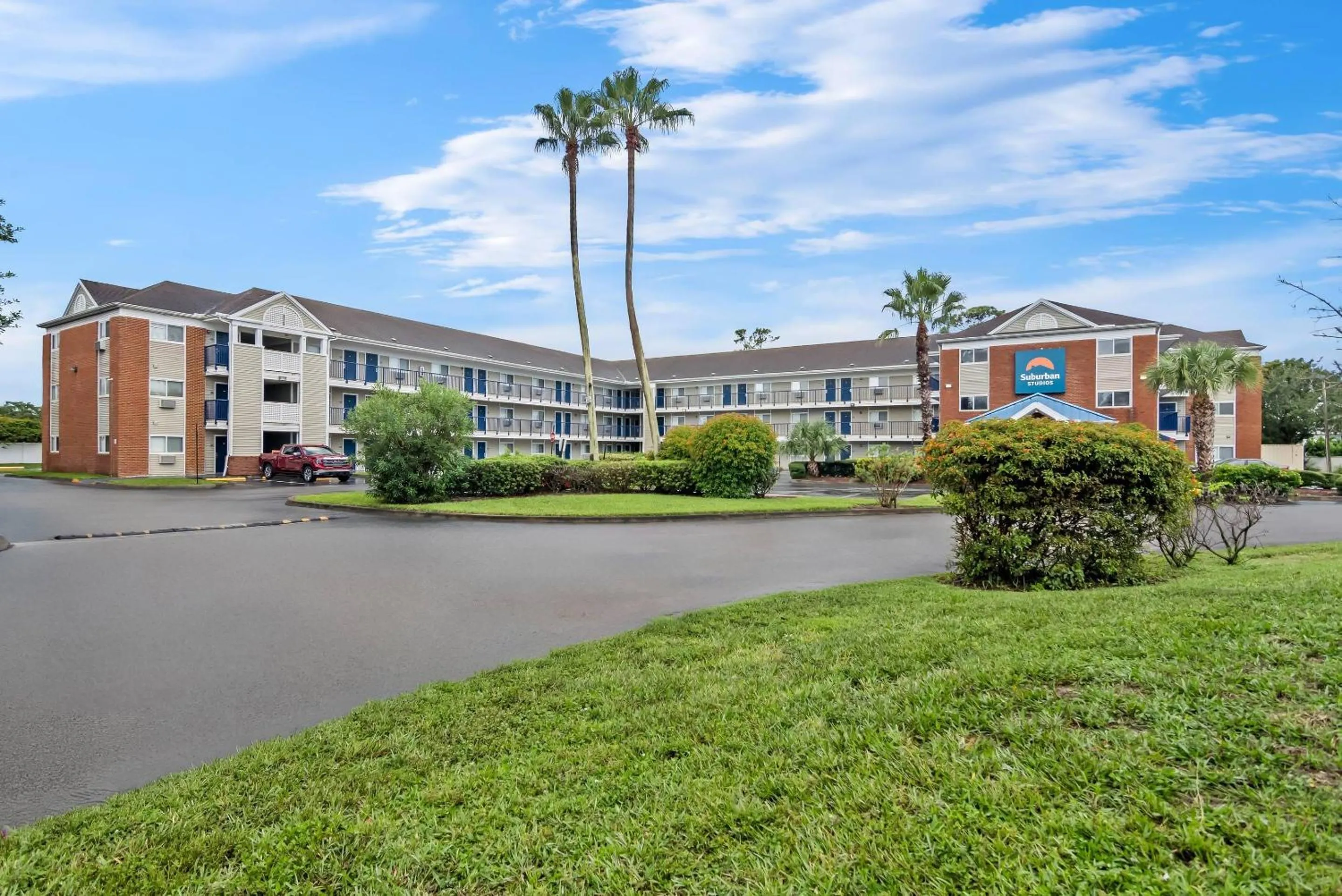 Property building in Suburban Studios Stuart near Federal Hwy 1