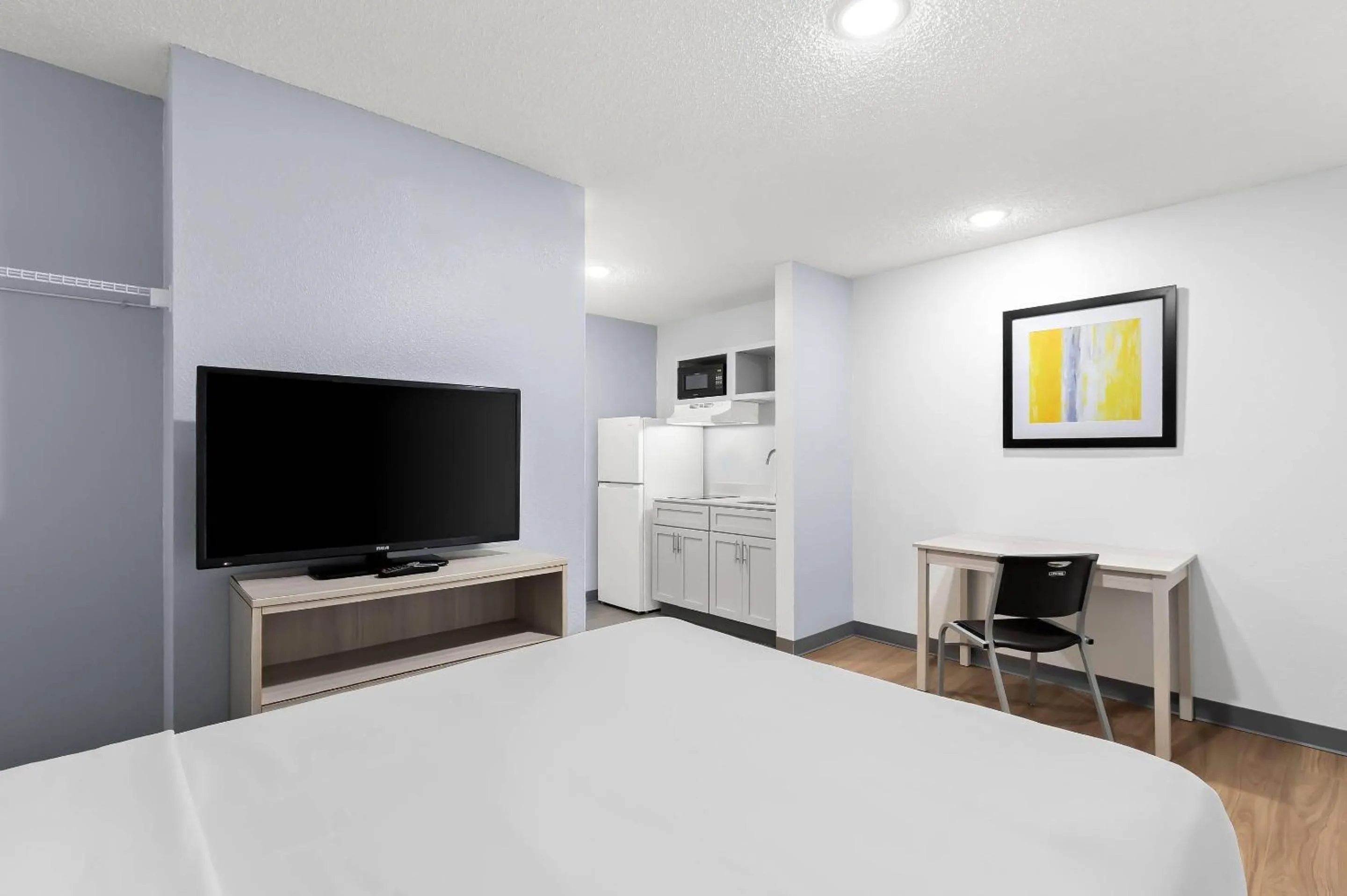 Bedroom in Suburban Studios Lakeland North I-4