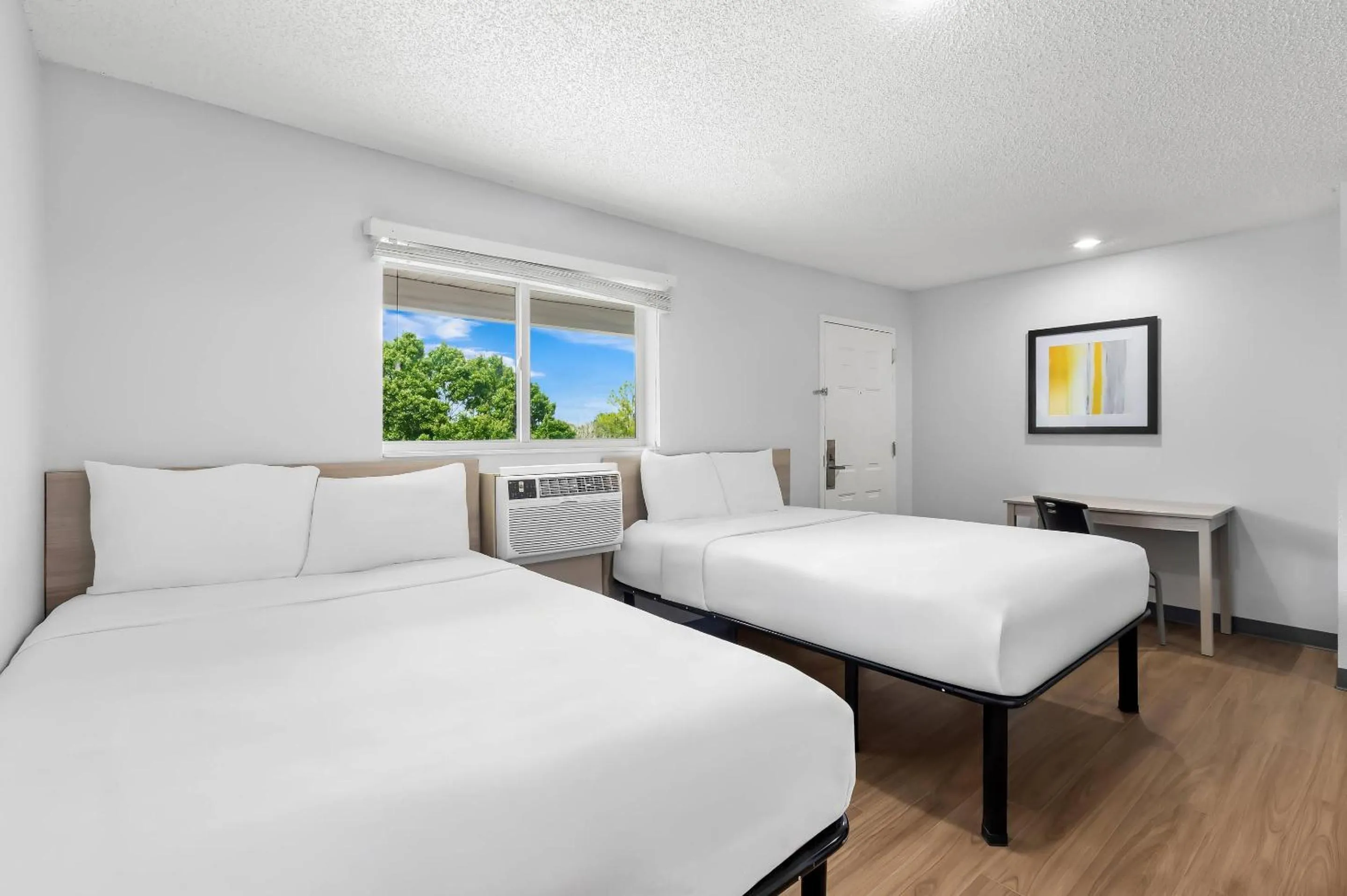 Bedroom in Suburban Studios Lakeland North I-4