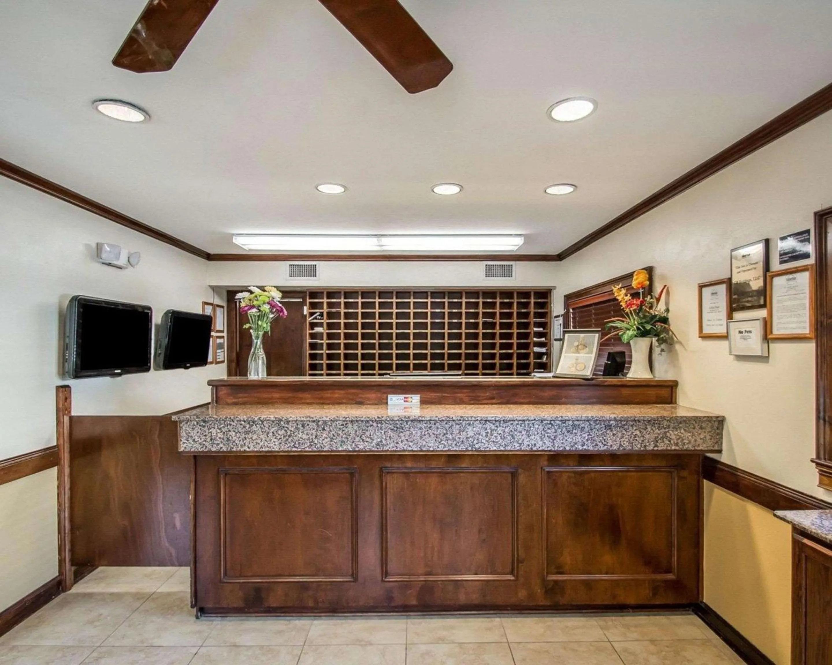 Lobby or reception in Suburban Studios Melbourne Airport