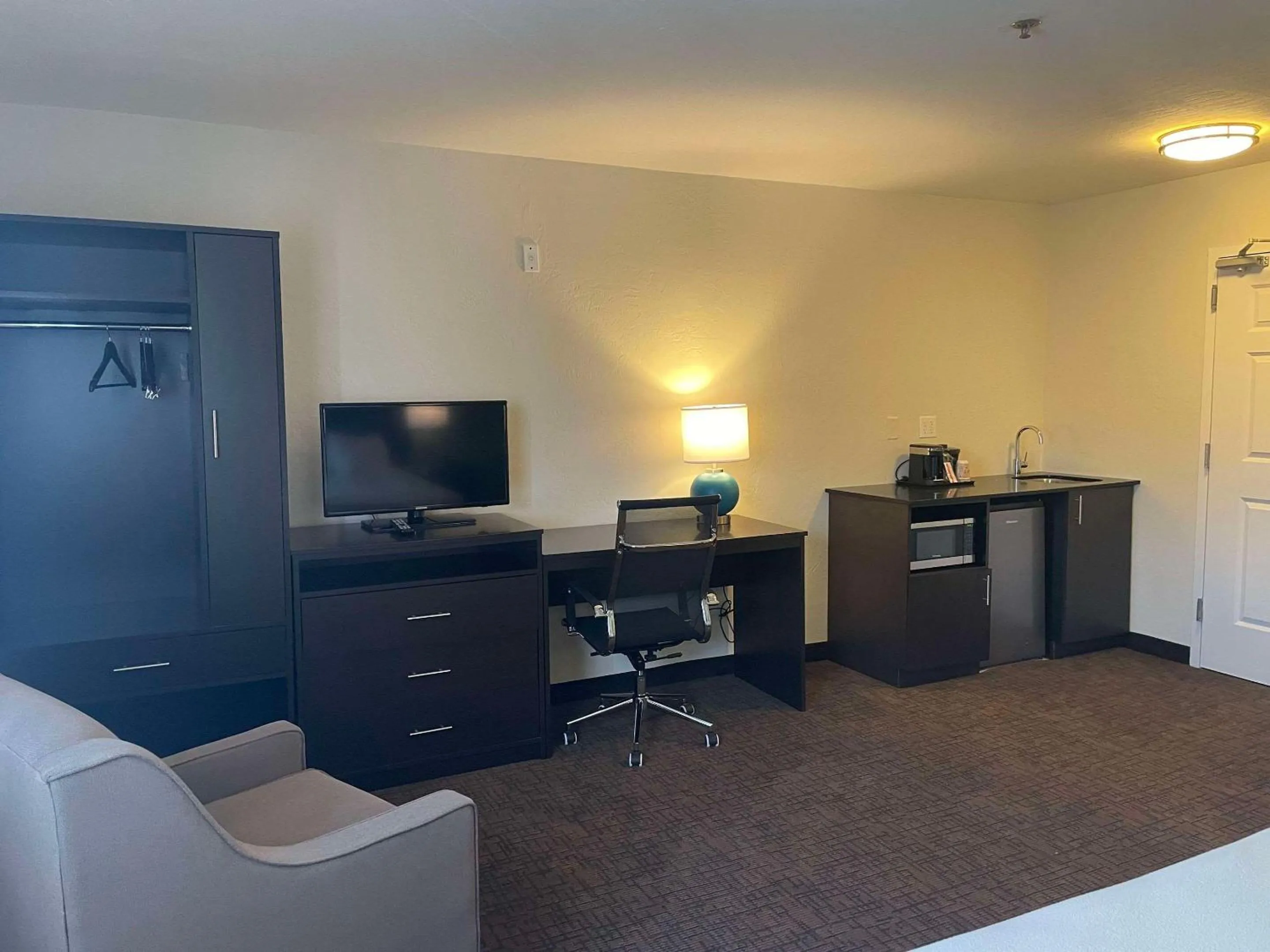 Bedroom in Suburban Studios Melbourne Airport