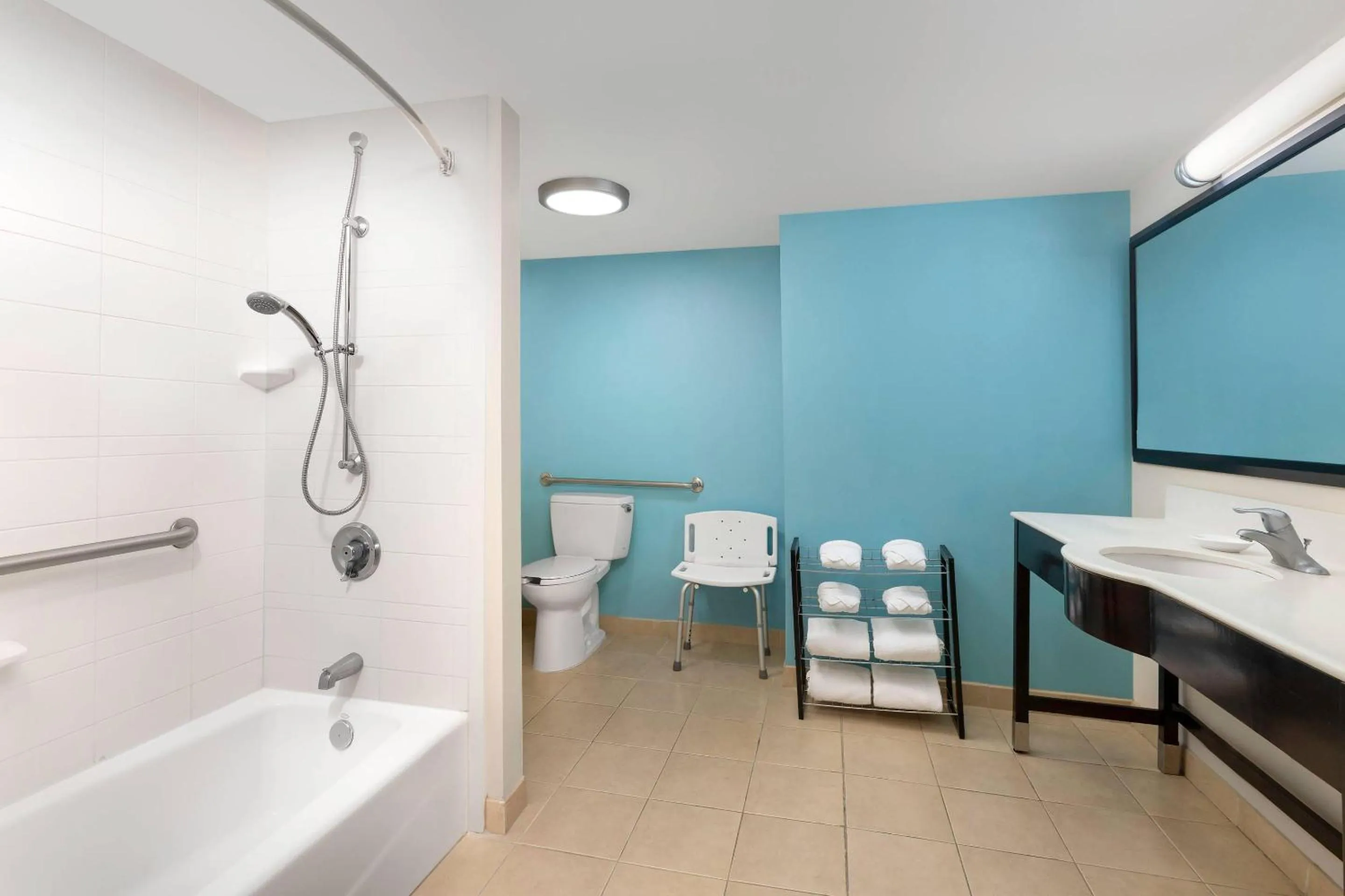 Bedroom in Comfort Suites Lake City