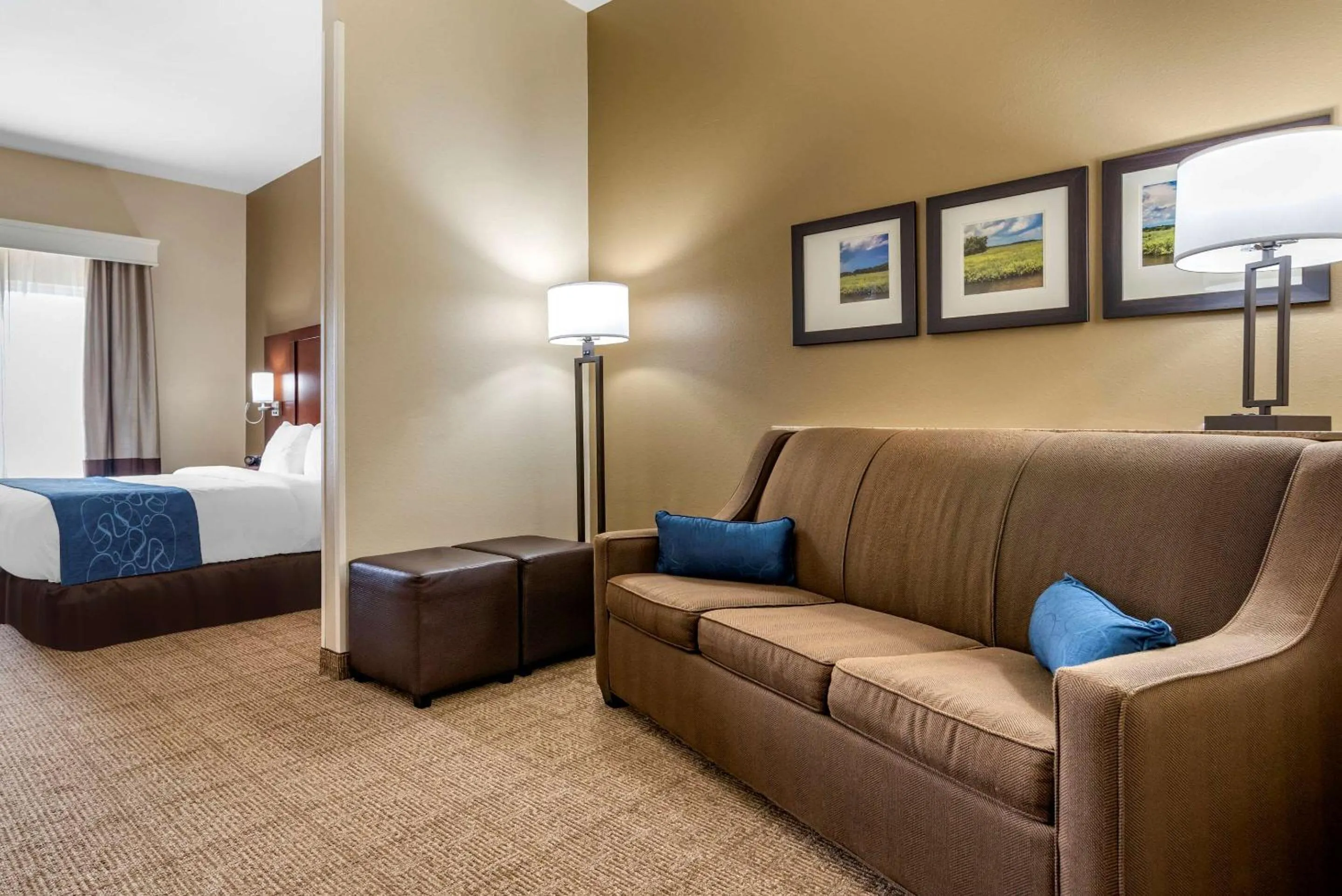 Photo of the whole room, Bed in Comfort Suites Niceville Near Eglin Air Force Base