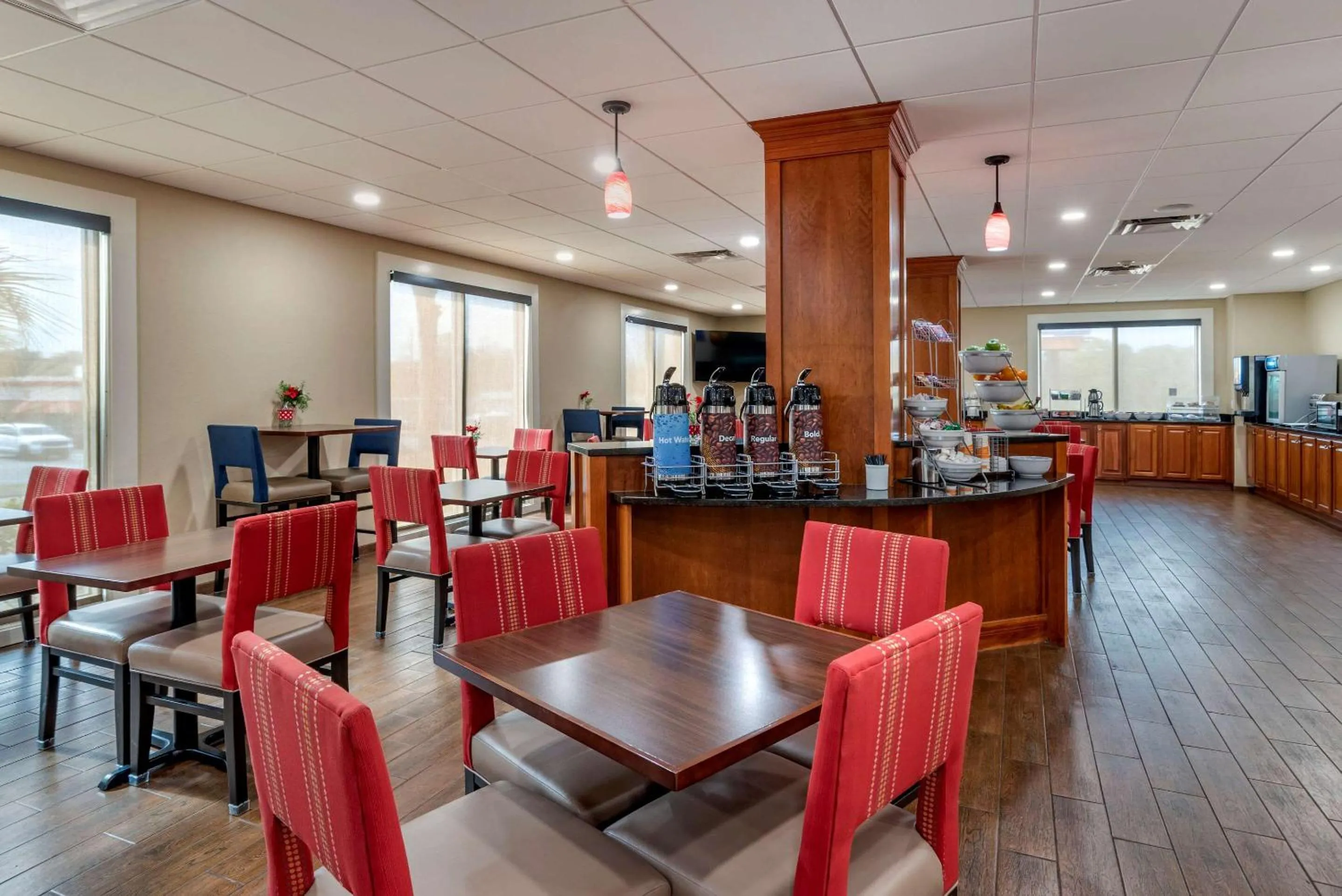 Restaurant/places to eat in Comfort Suites Niceville Near Eglin Air Force Base