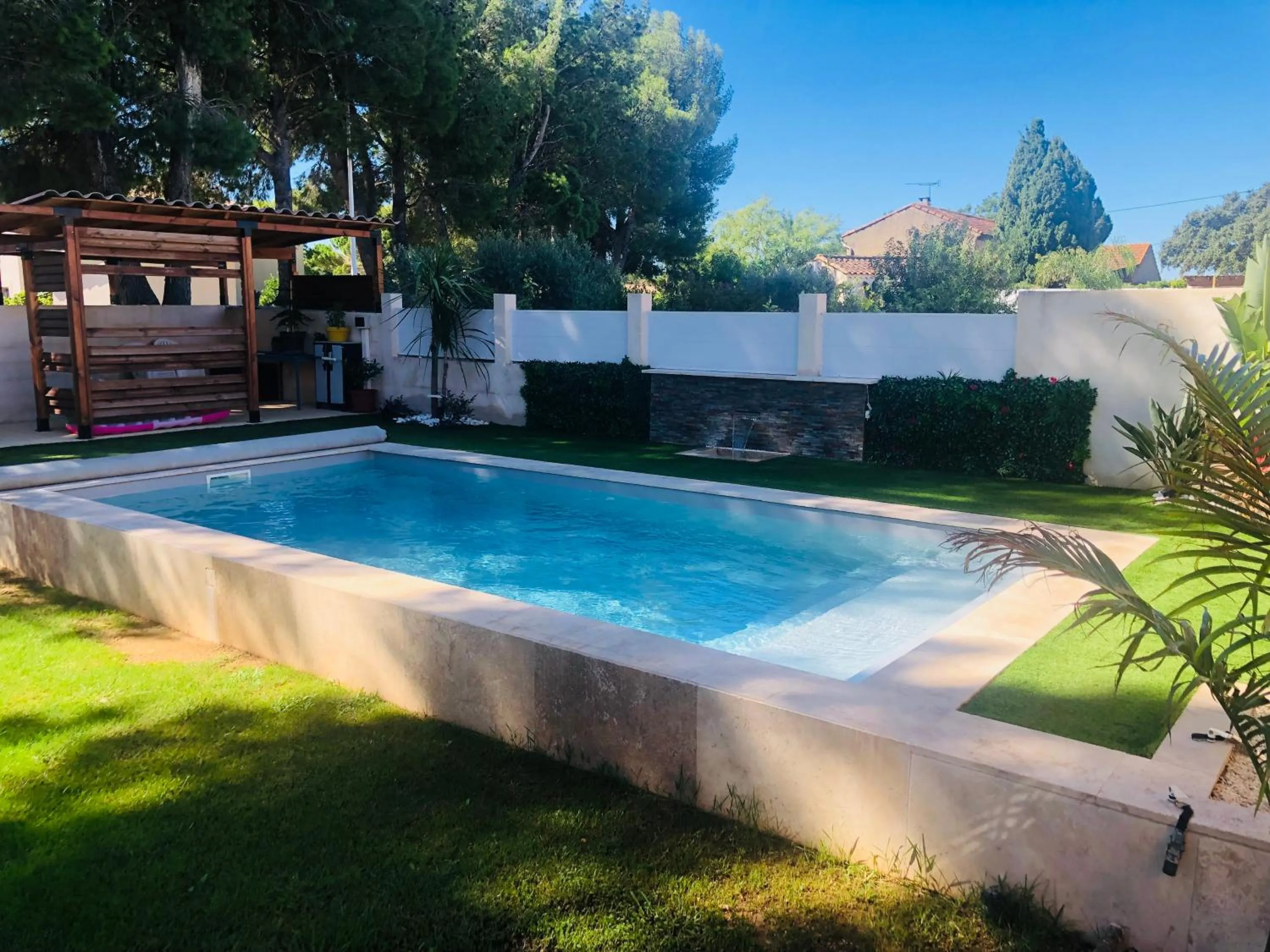 Swimming pool in Lou Meinado, un concept "comme à l'hôtel"