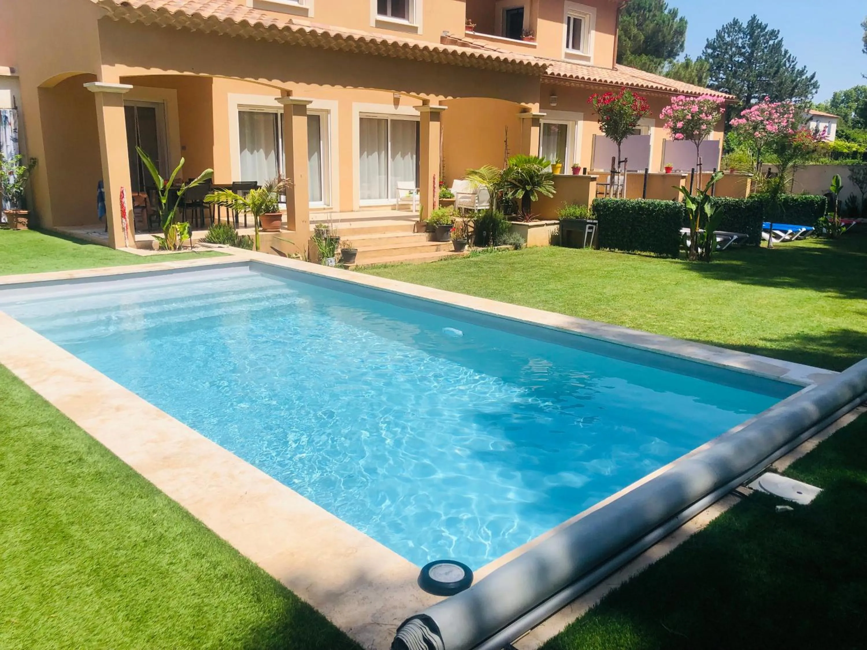 Swimming pool in Lou Meinado, un concept "comme à l'hôtel"