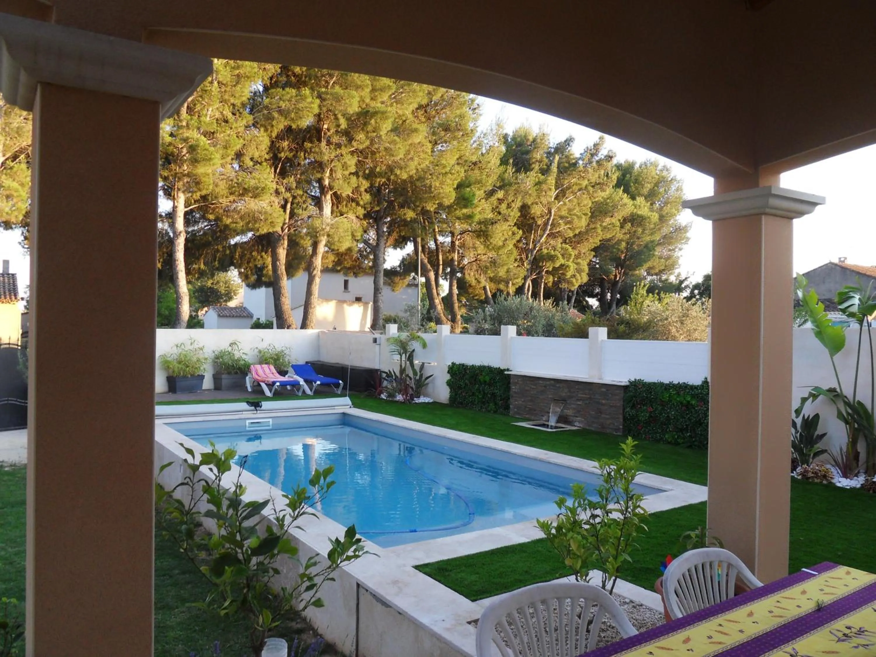 Swimming pool in Lou Meinado, un concept "comme à l'hôtel"