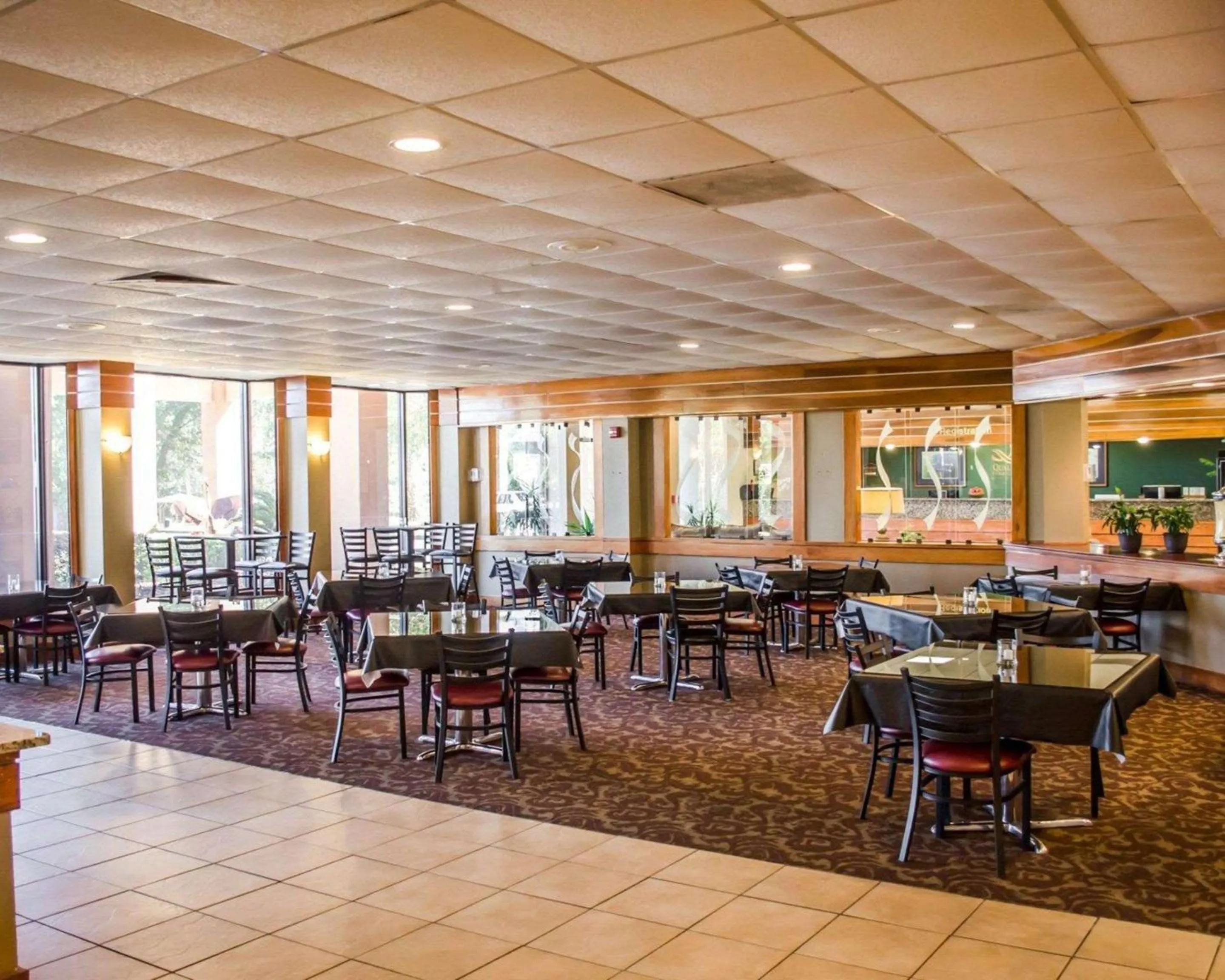 Restaurant/places to eat in Quality Inn & Suites Pensacola Bayview