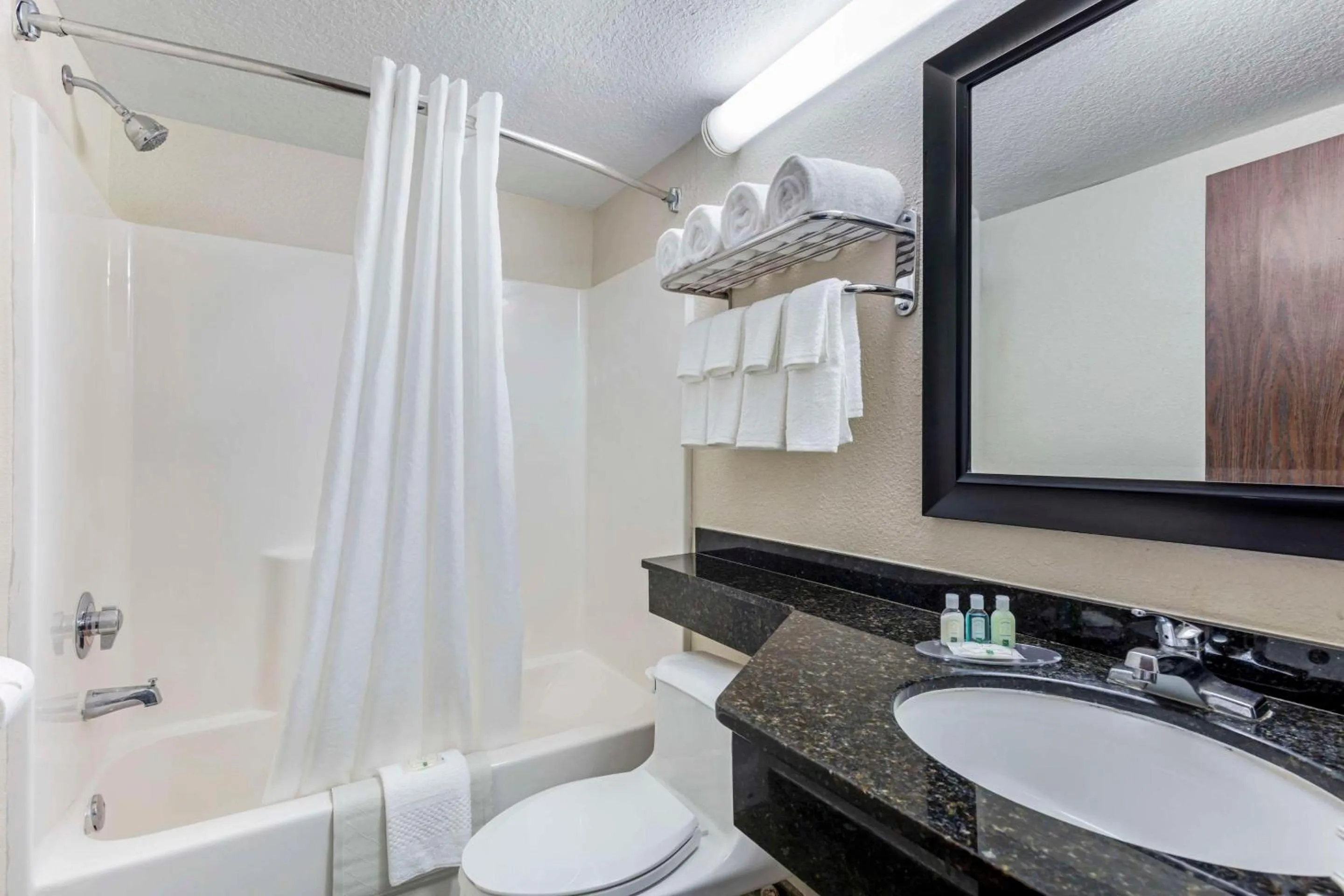 Bedroom in Quality Inn Downtown Stuart