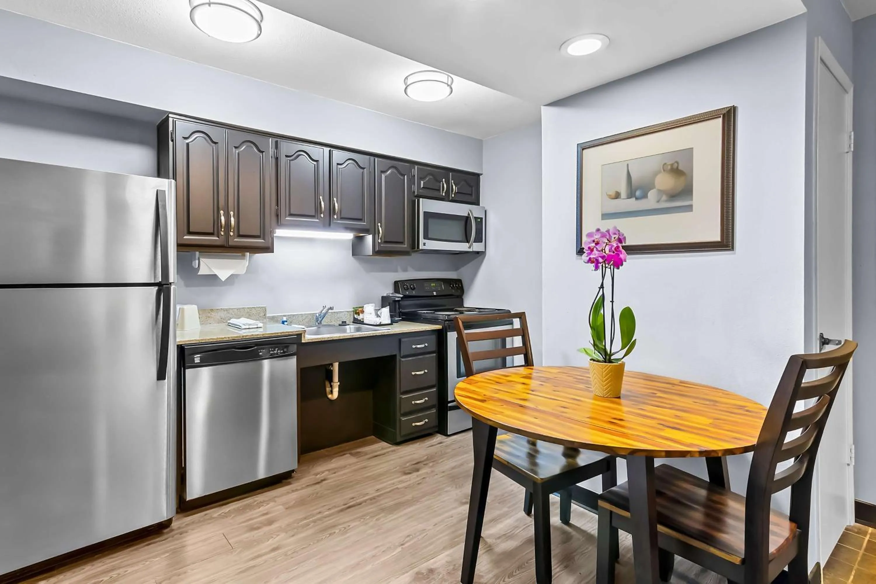 Kitchen or kitchenette in SureStay Studio by Best Western Pensacola