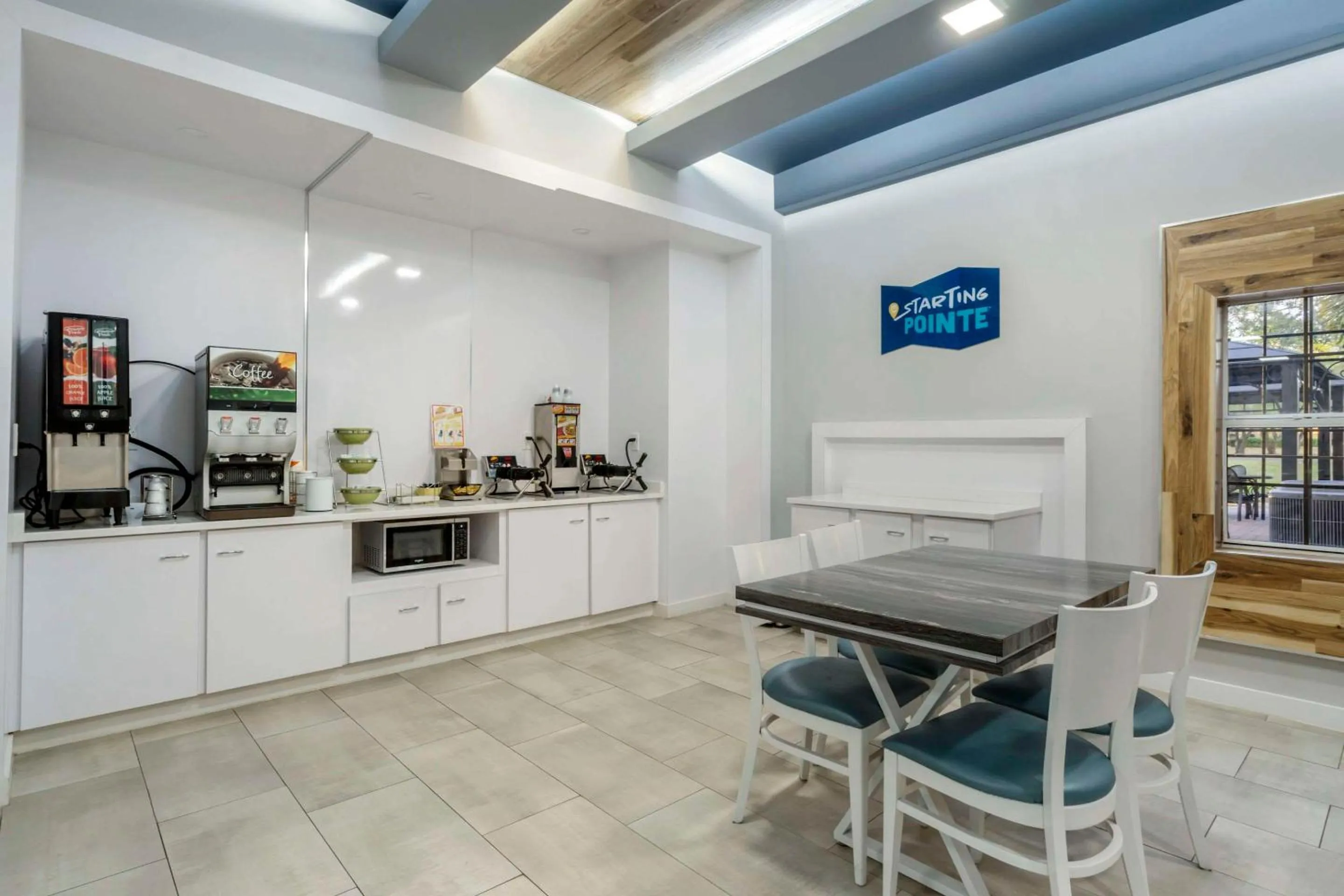 Breakfast in Clarion Pointe Tampa-Brandon Near Fairgrounds and Casino