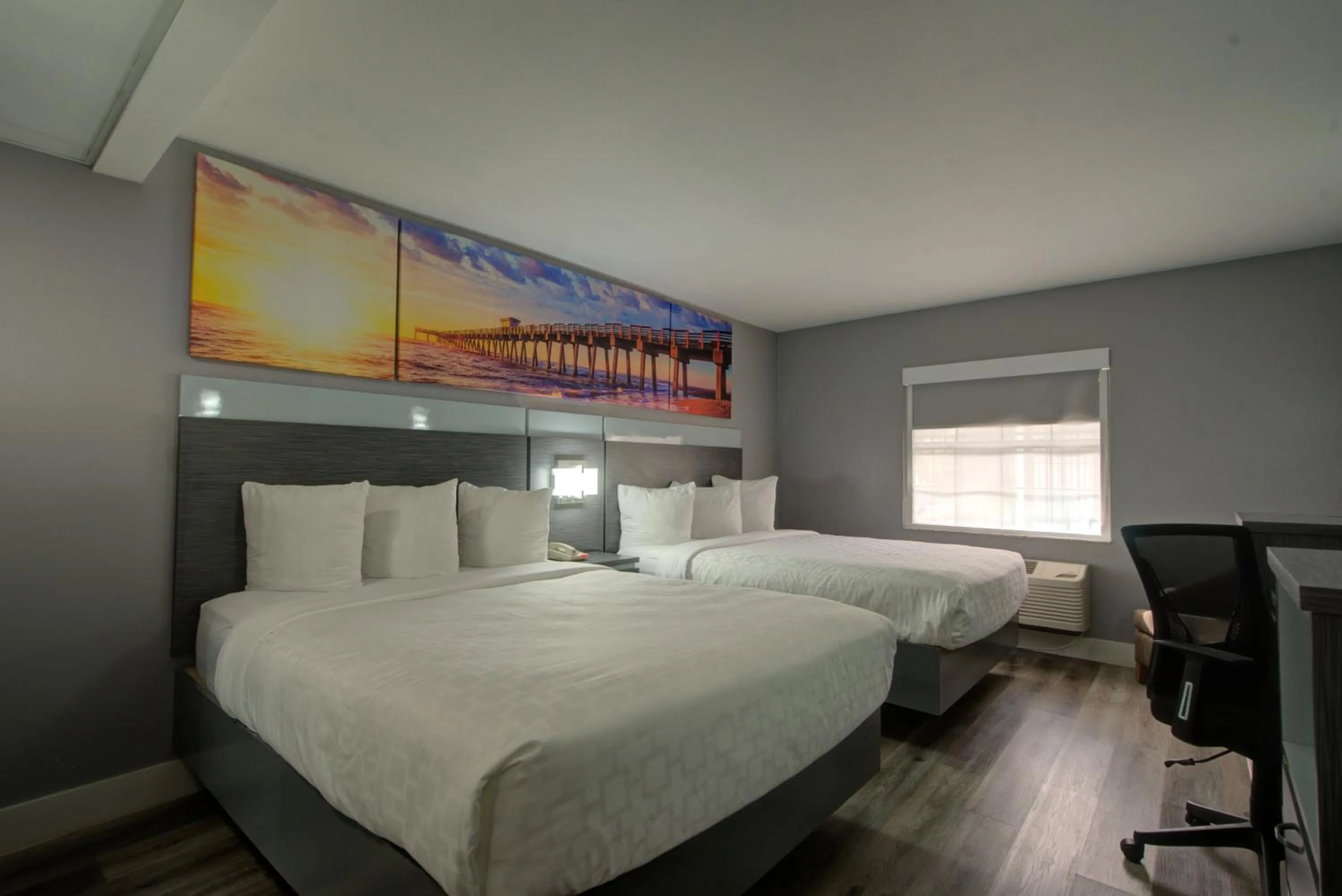 Photo of the whole room, Bed in Clarion Pointe Tampa-Brandon Near Fairgrounds and Casino