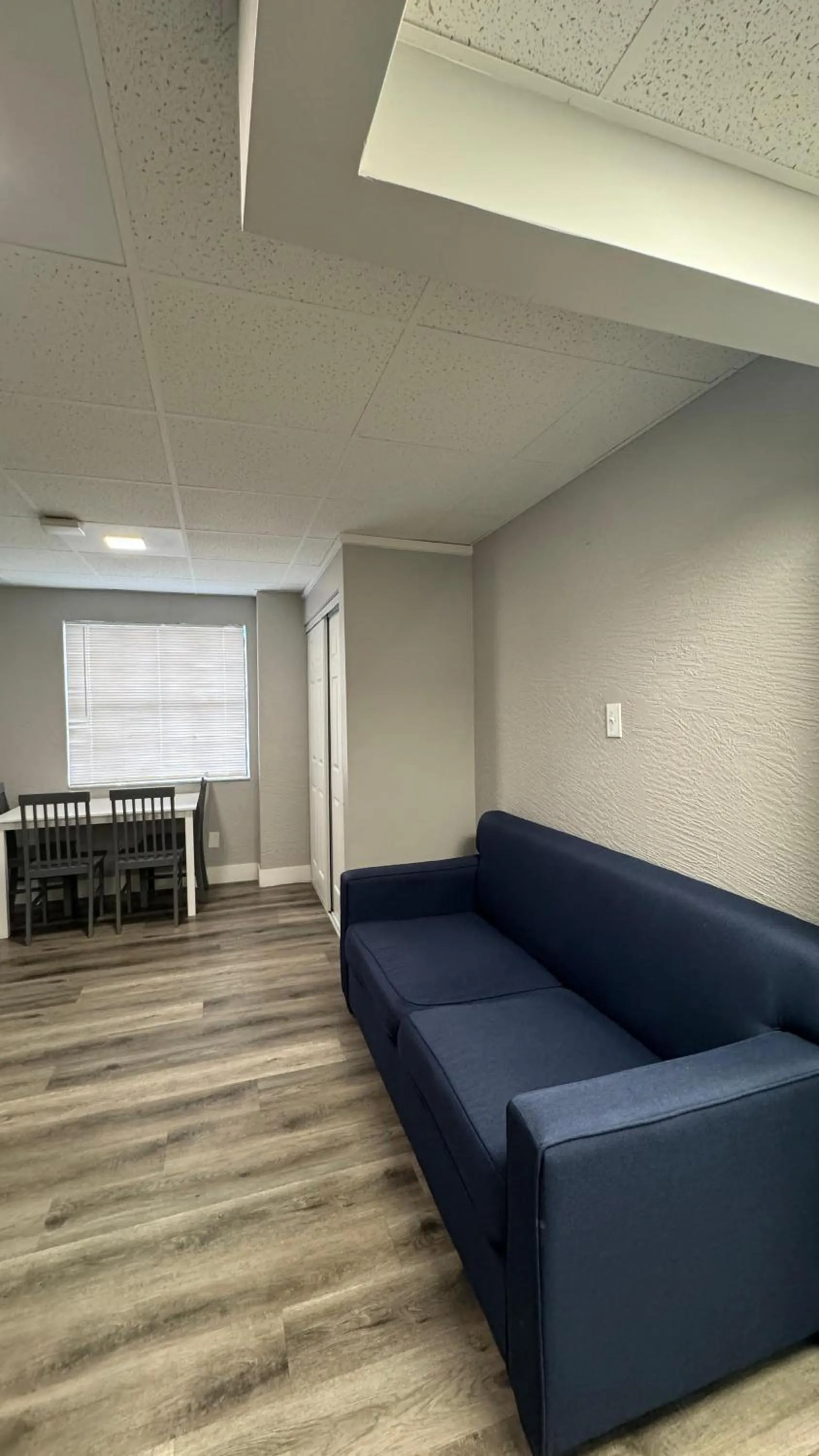 Living room in Clarion Pointe Tampa-Brandon Near Fairgrounds and Casino