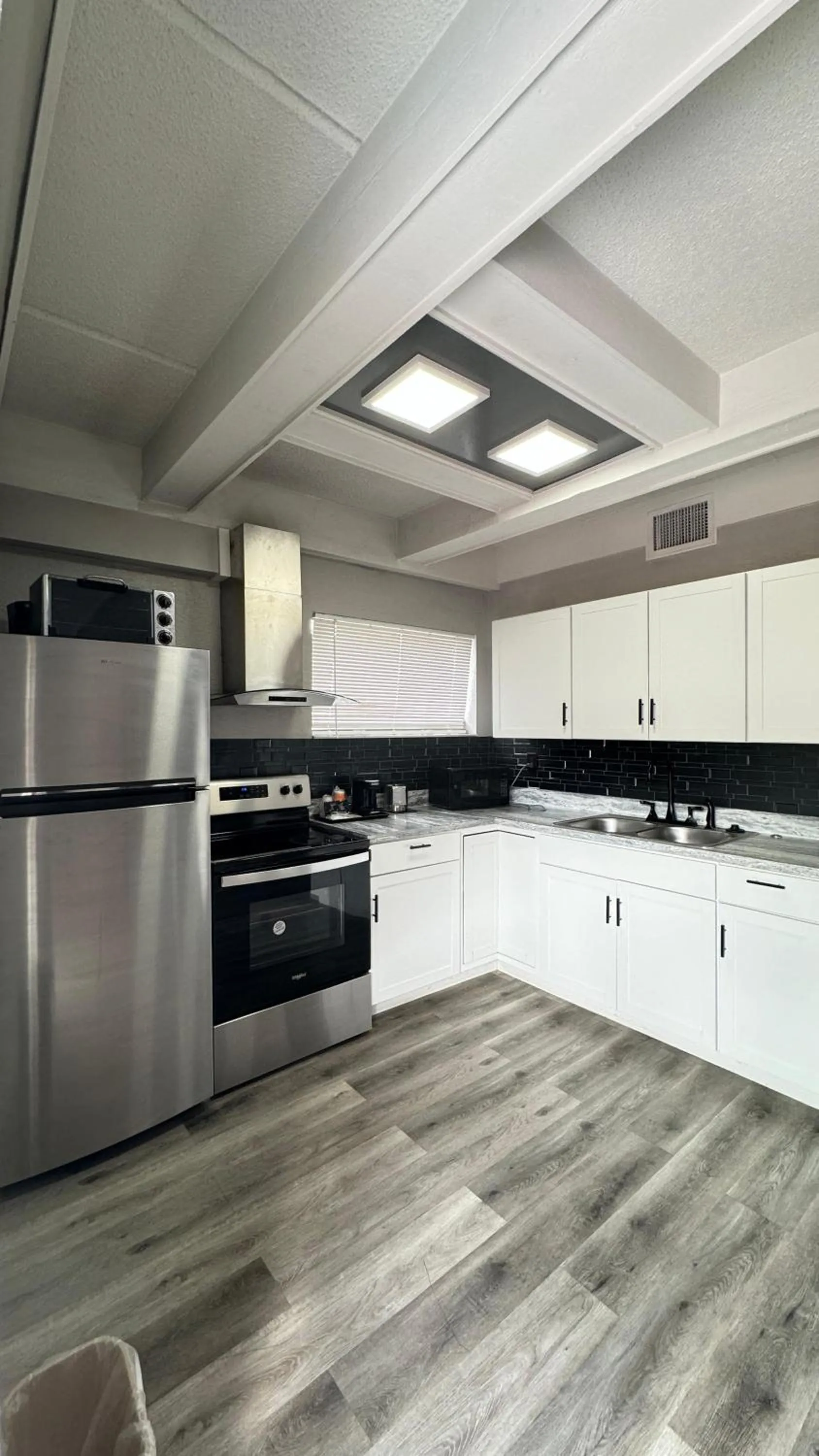 Kitchen or kitchenette in Clarion Pointe Tampa-Brandon Near Fairgrounds and Casino