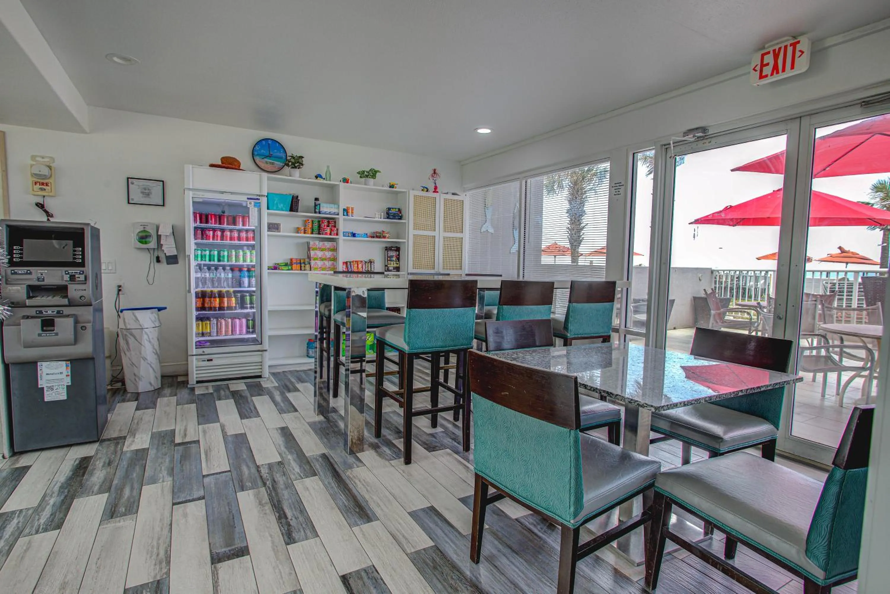 Communal lounge/ TV room in Beach House Inn