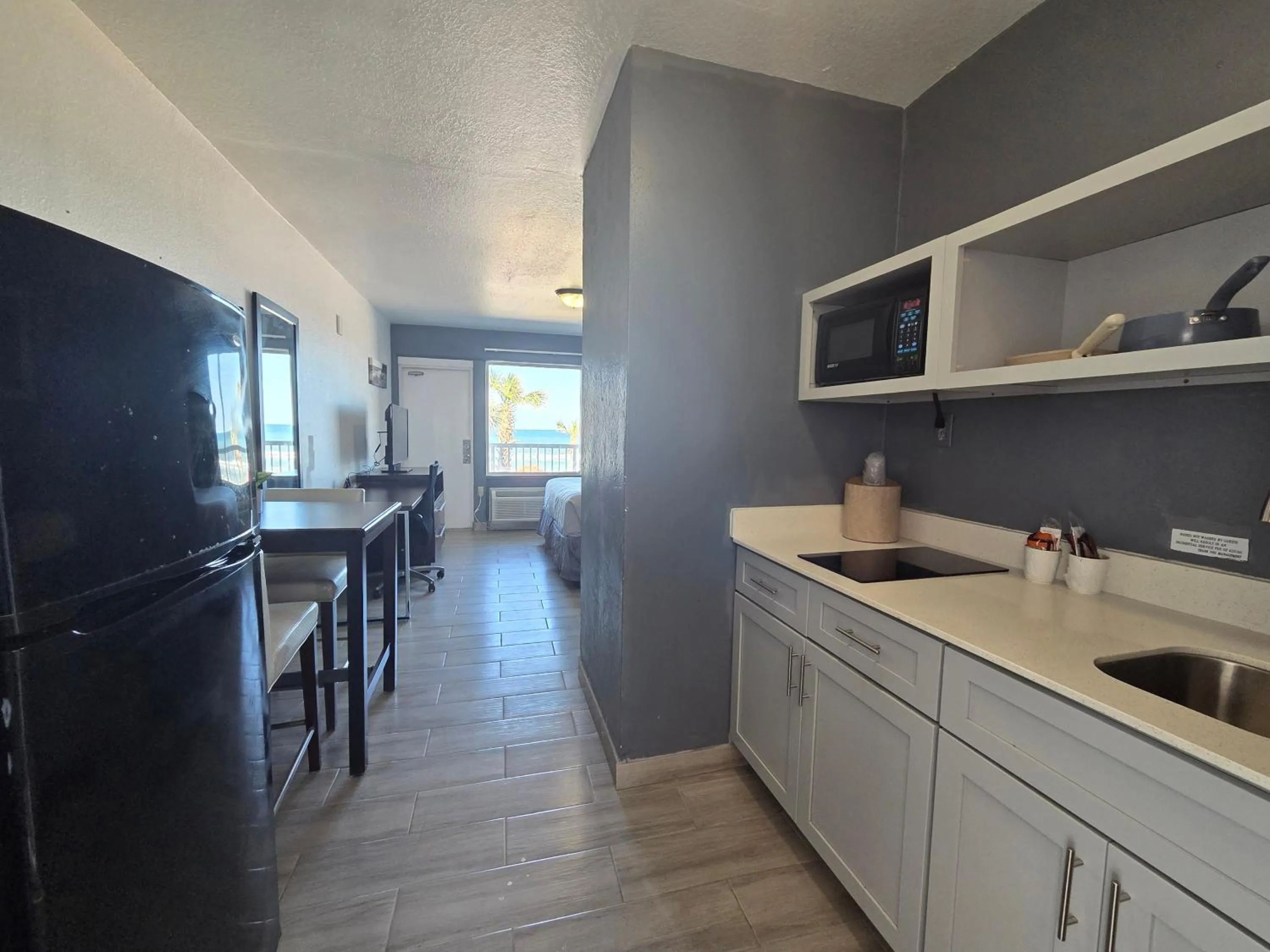 Kitchen or kitchenette in Beach House Inn