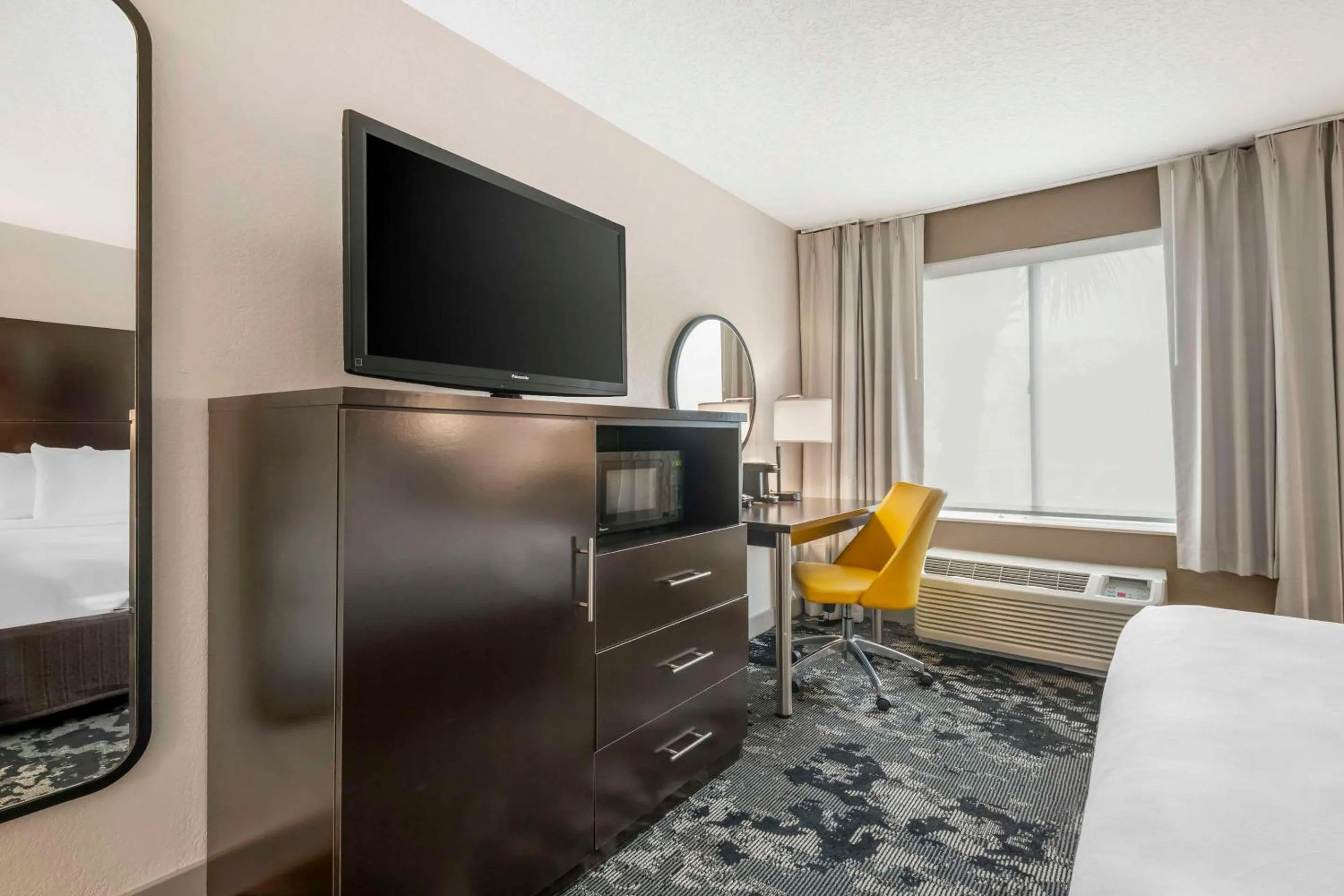 Bedroom, Bed in Comfort Inn & Suites Near Universal Orlando Resort-Convention Ctr