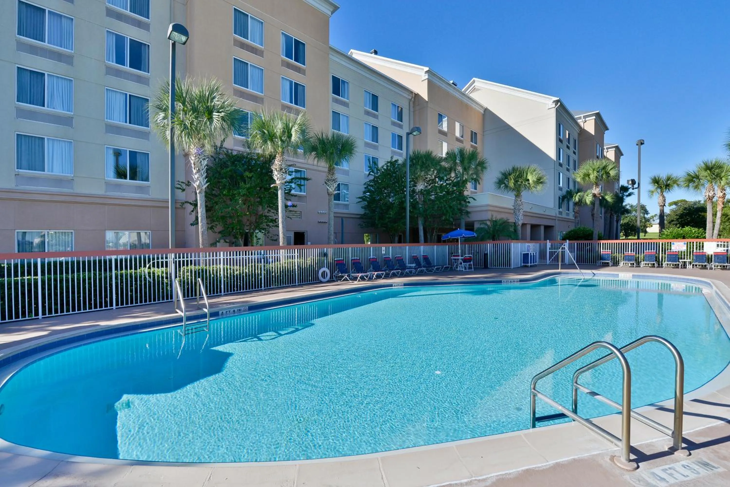 Pool view in Comfort Inn & Suites Near Universal Orlando Resort-Convention Ctr