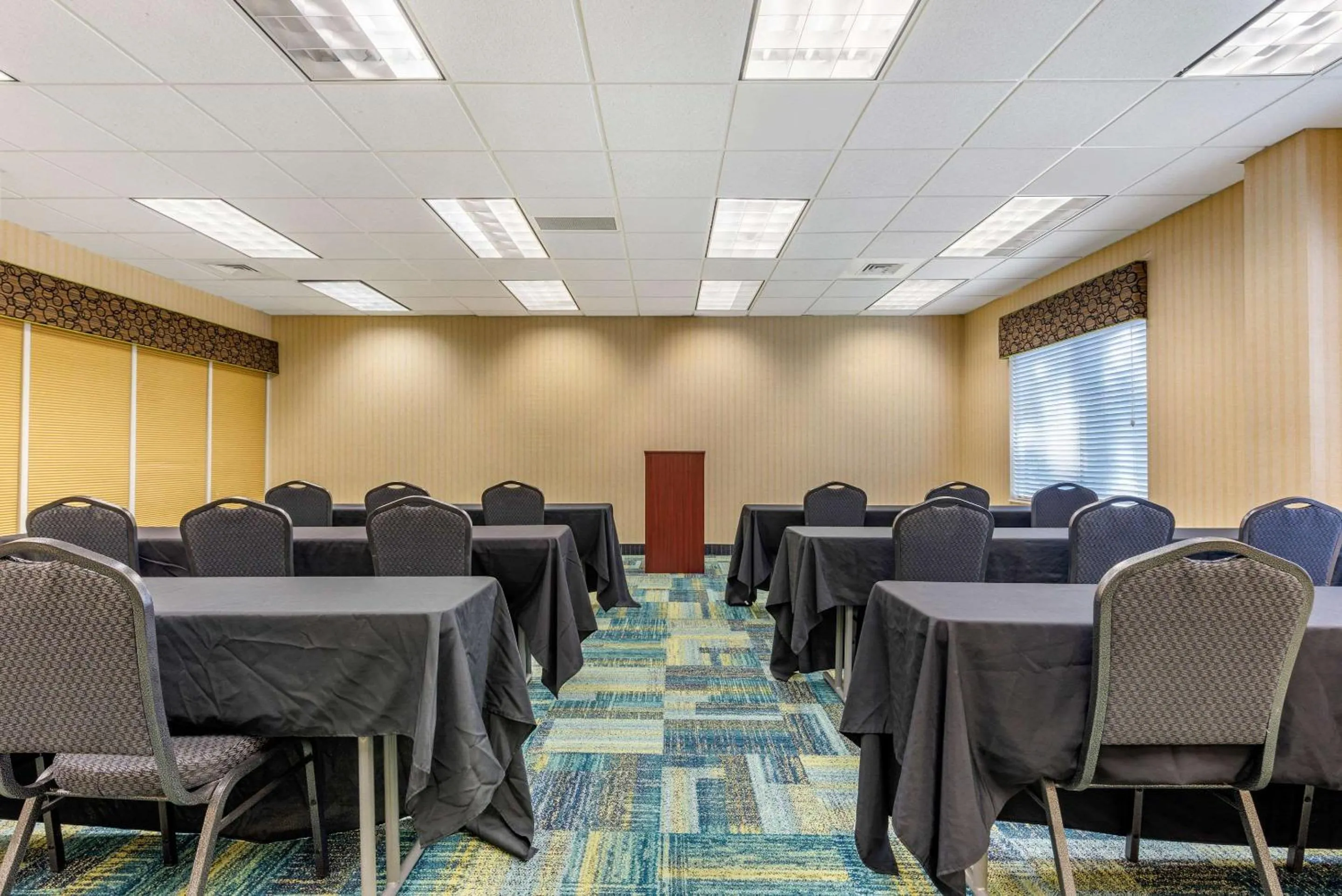 Meeting/conference room in Comfort Inn & Suites Near Universal Orlando Resort-Convention Ctr