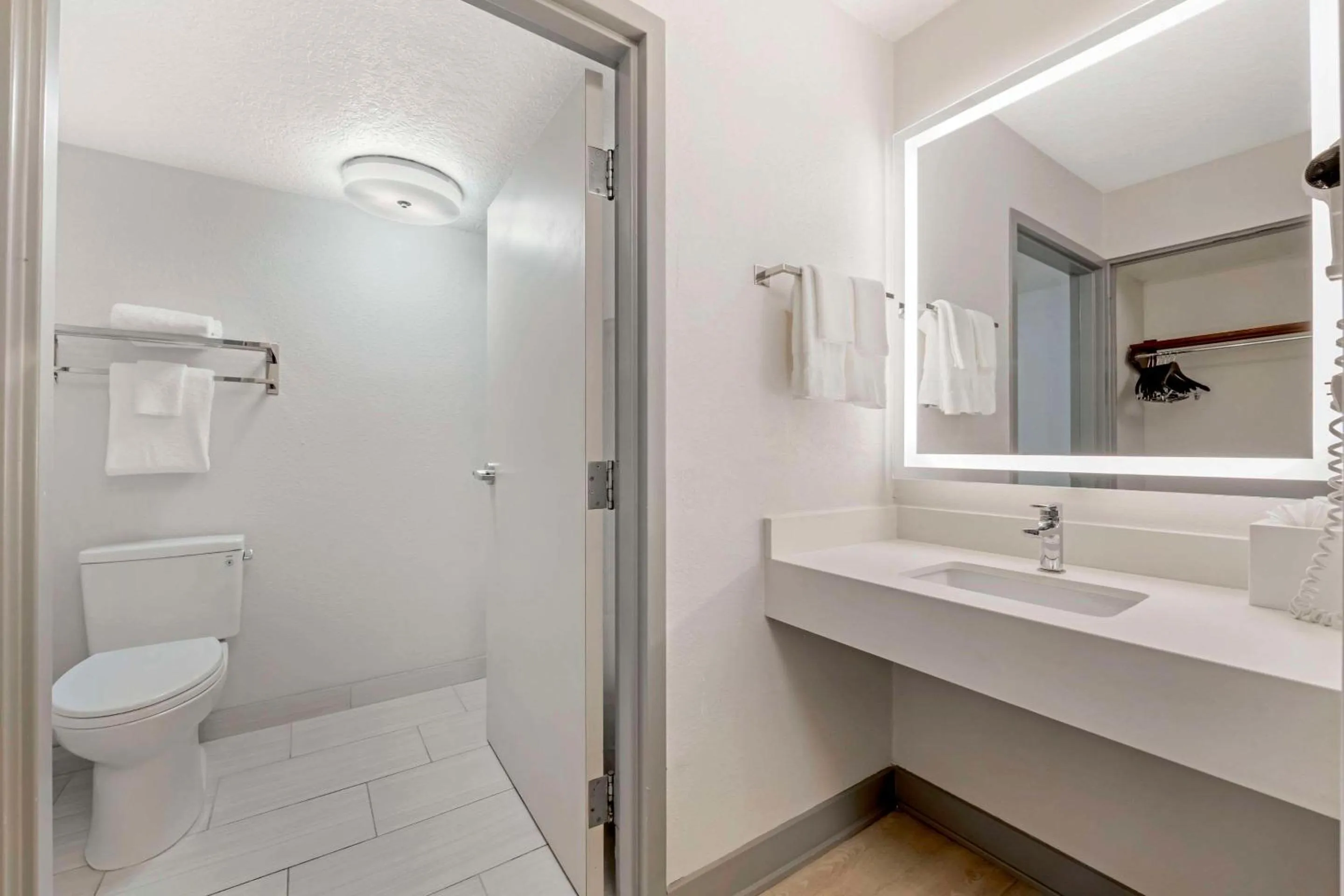 Bathroom in Comfort Inn & Suites Near Universal Orlando Resort-Convention Ctr