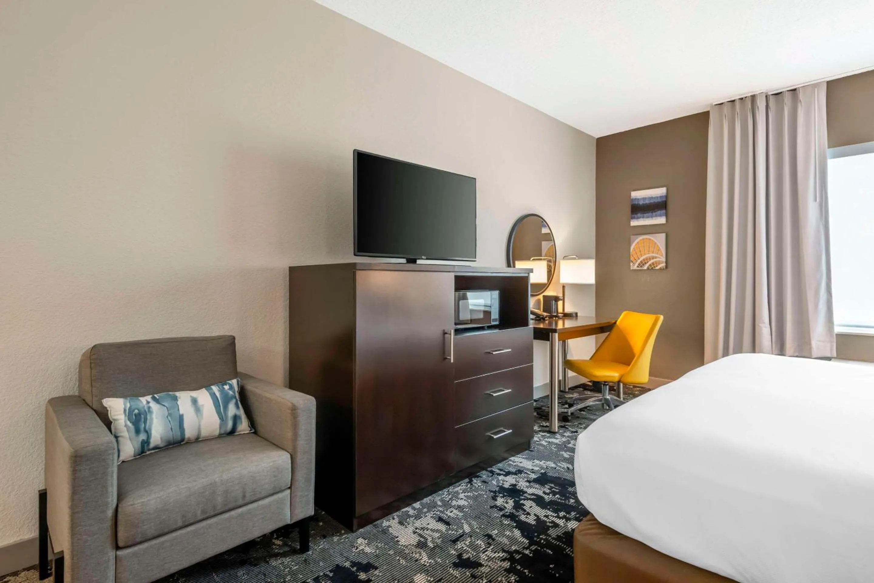 Bedroom, Bed in Comfort Inn & Suites Near Universal Orlando Resort-Convention Ctr
